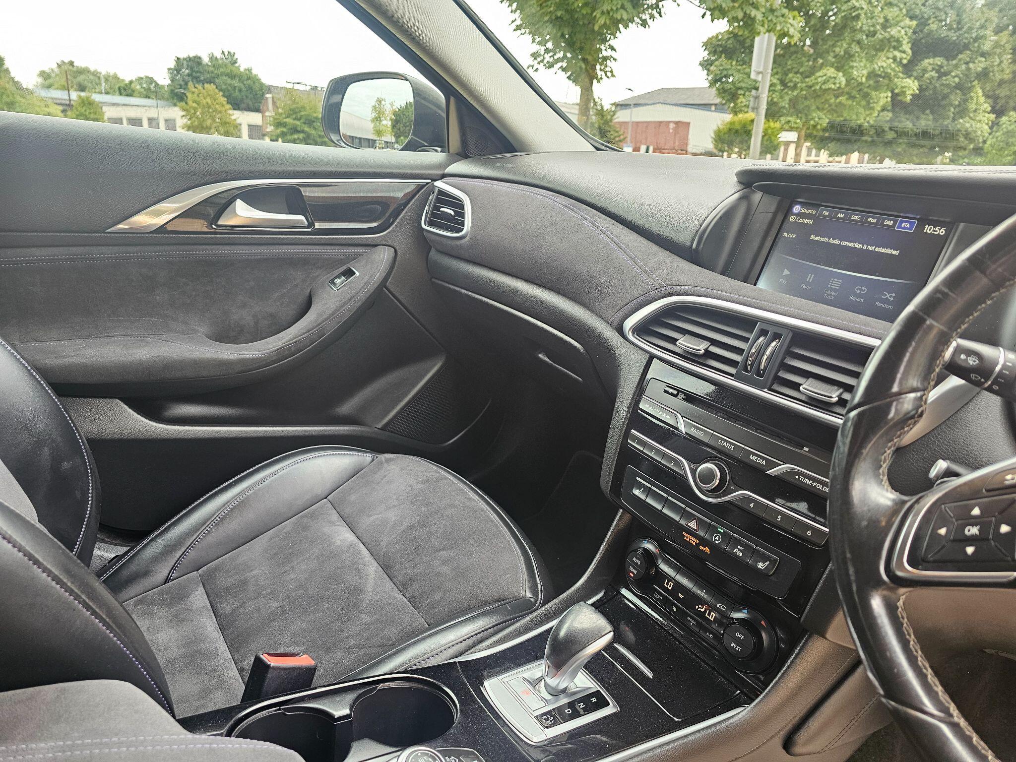 Infiniti Q30 view 26