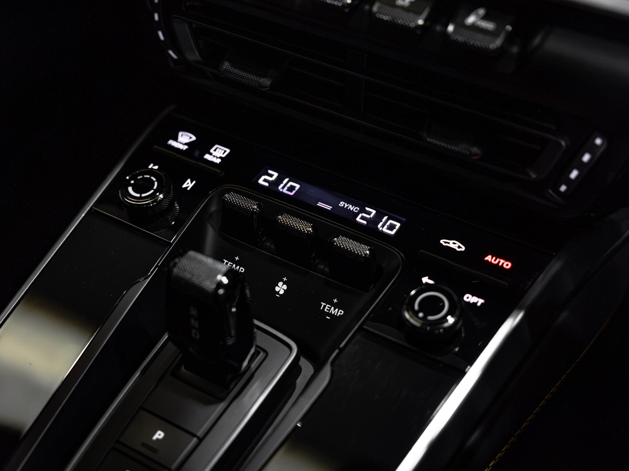 Porsche 911 view 24