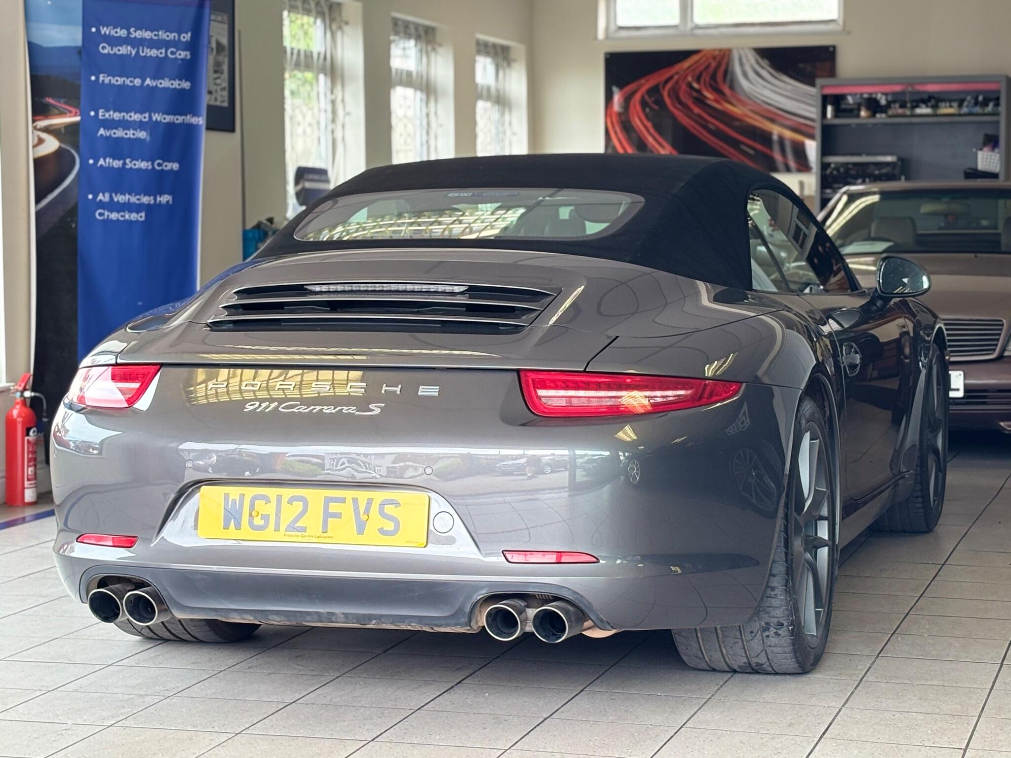 Porsche 911 view 19