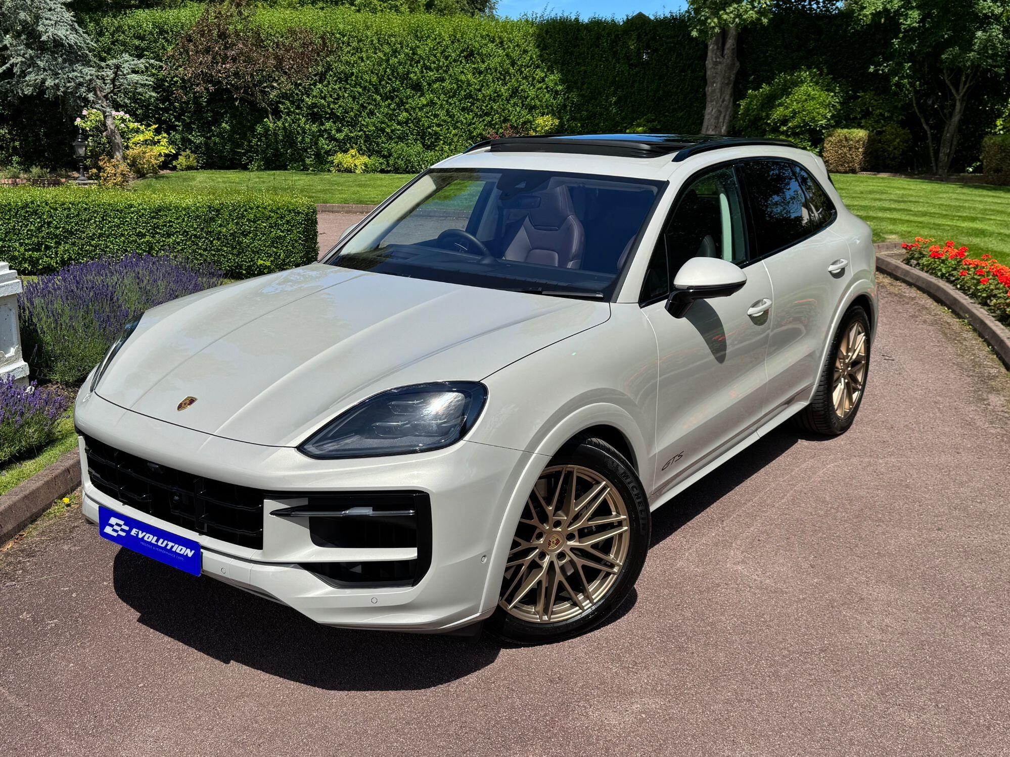 Porsche Cayenne view 3