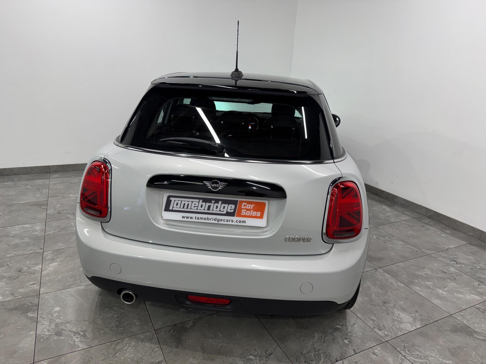Mini Hatch view 7