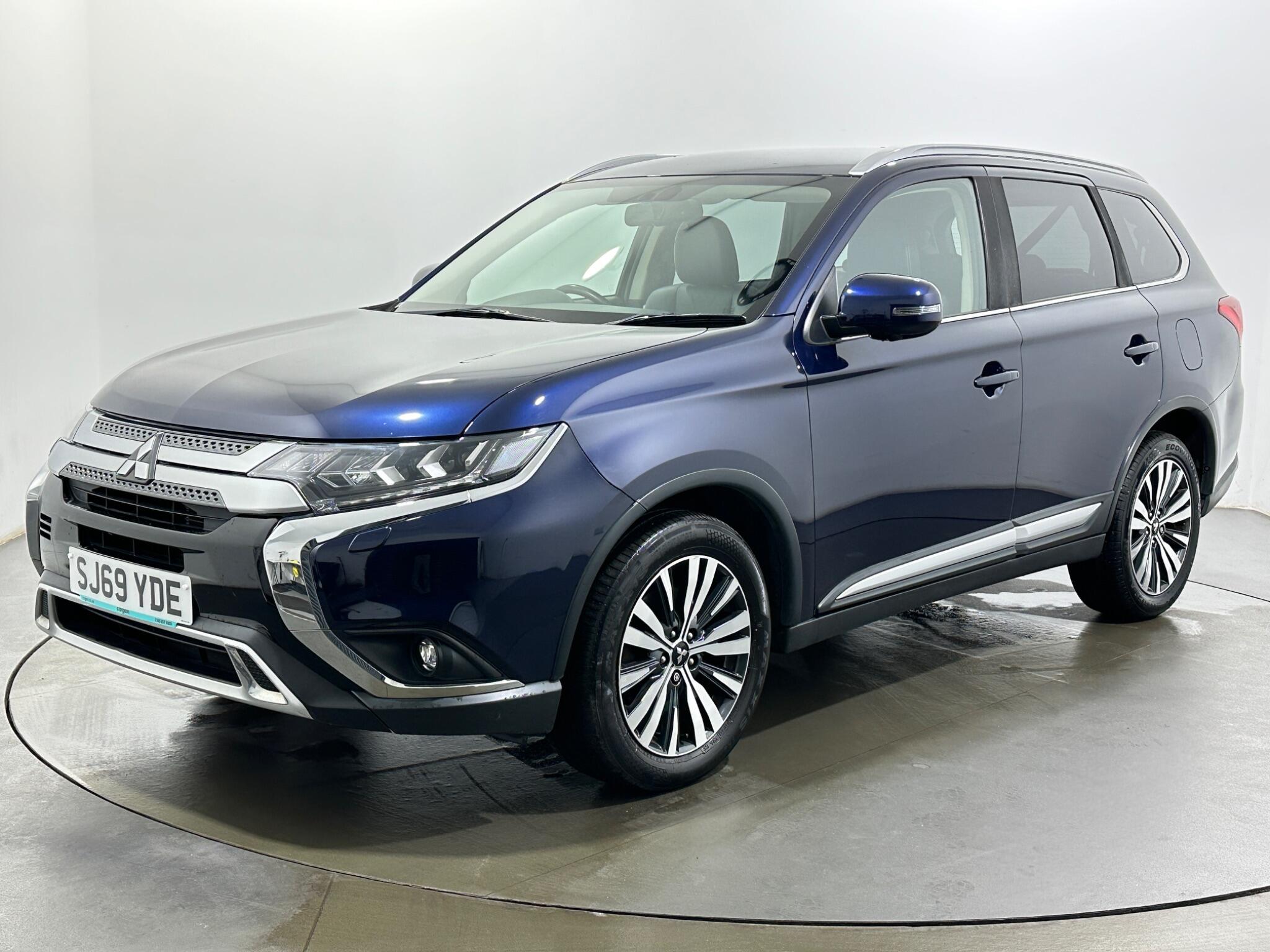 Mitsubishi Outlander view 4