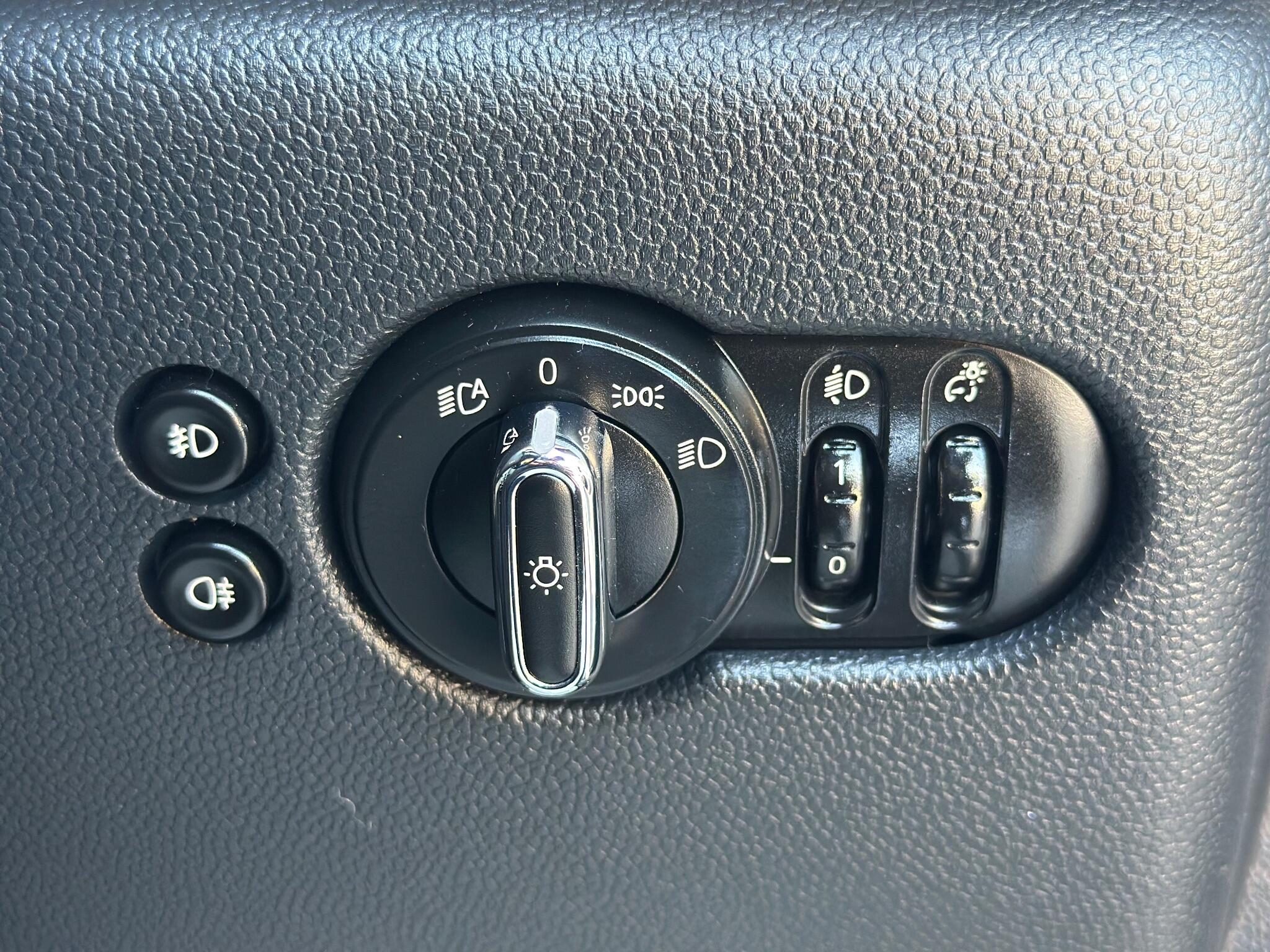MINI Hatch view 42