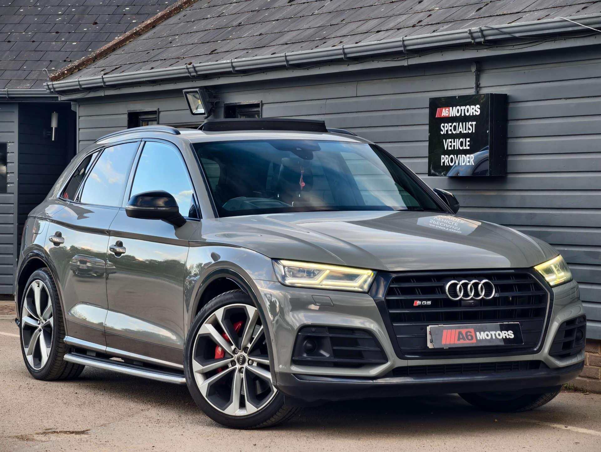 Audi SQ5 view 3