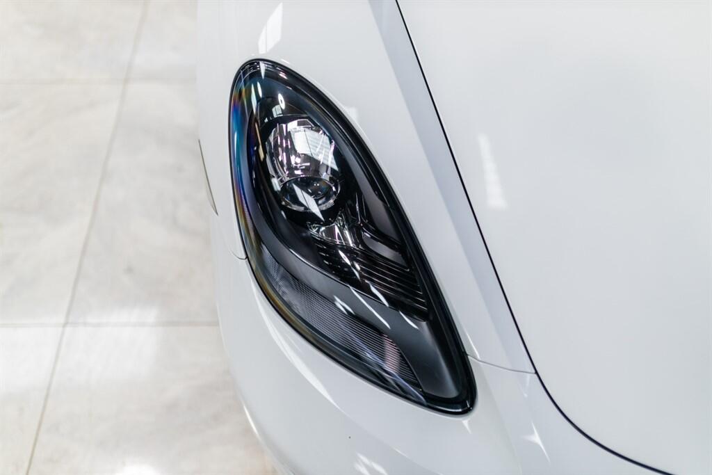 Porsche Cayman view 11