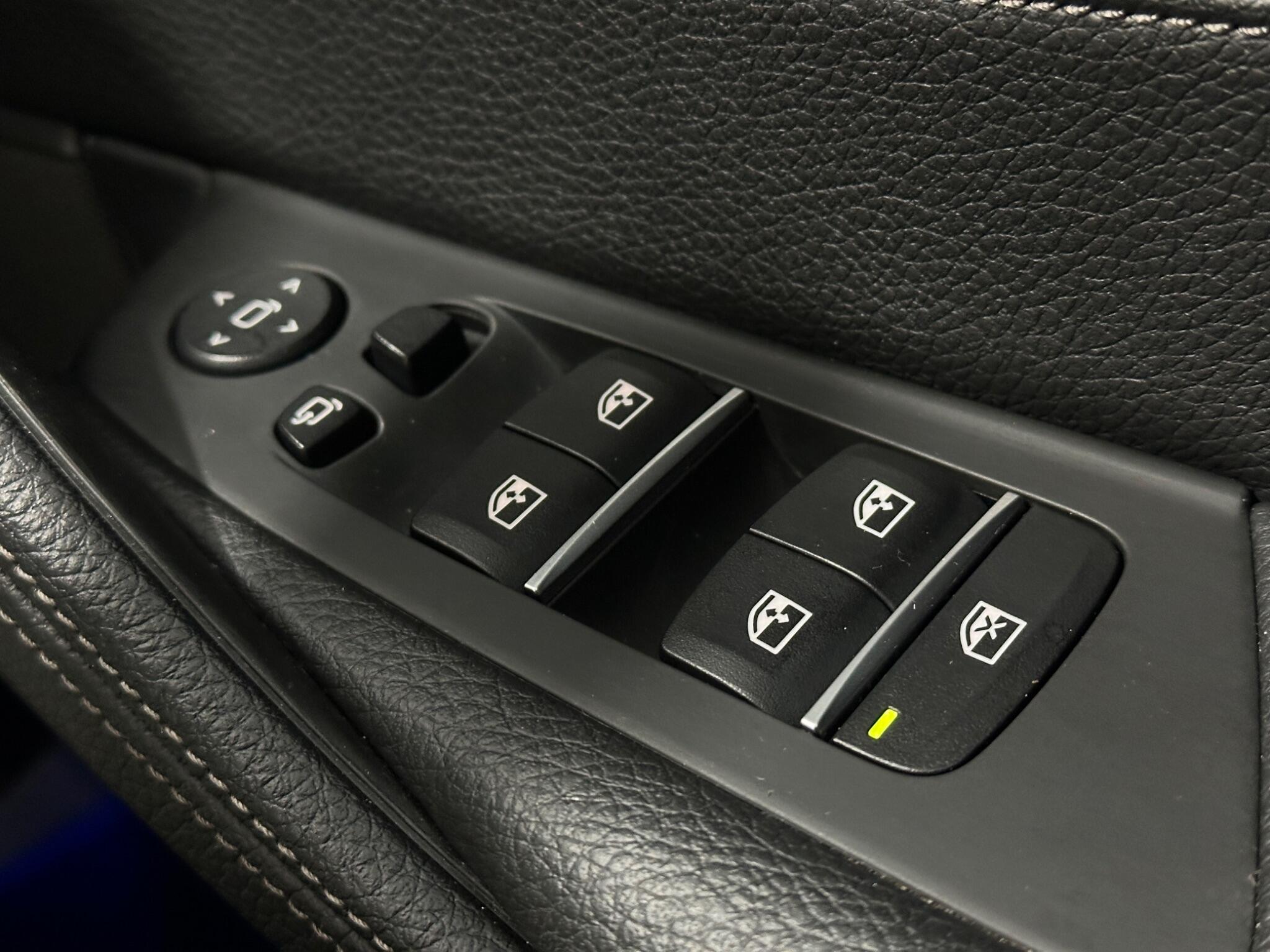BMW 5 Series view 19