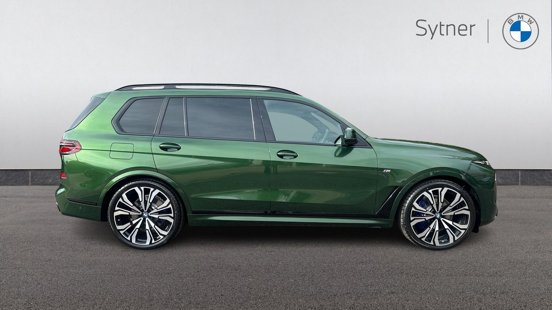 BMW X7 view 3