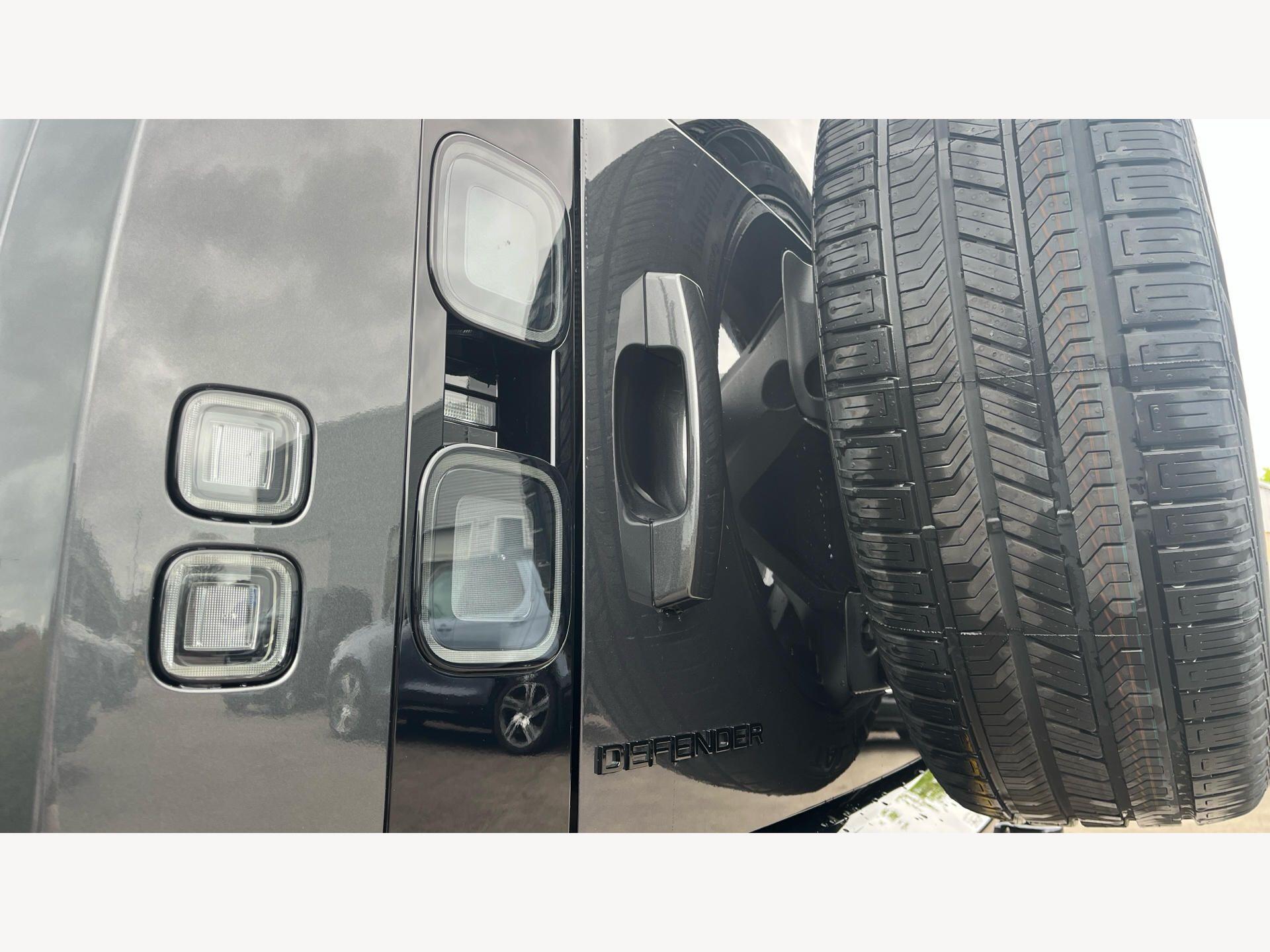Land Rover Defender view 23