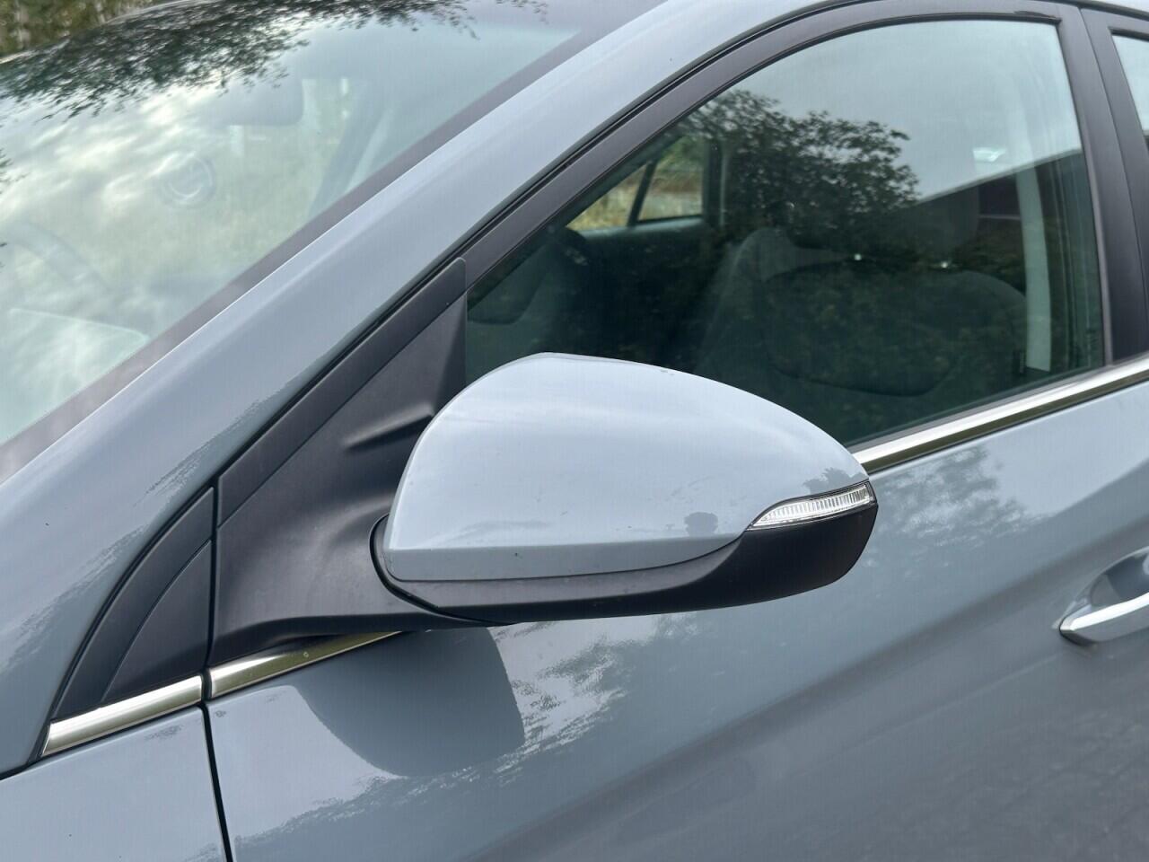 Hyundai Ioniq view 14