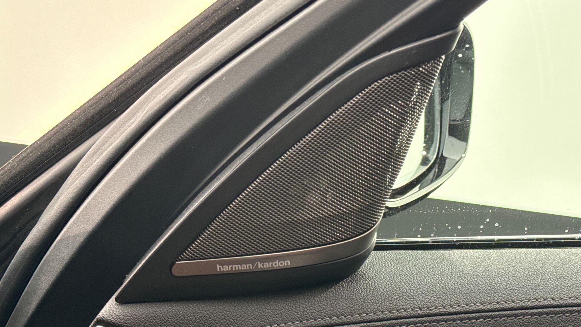 BMW 5 Series view 21