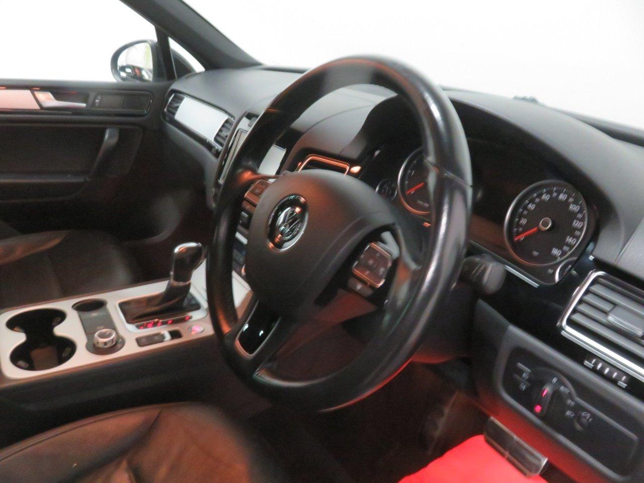 Volkswagen Touareg view 48