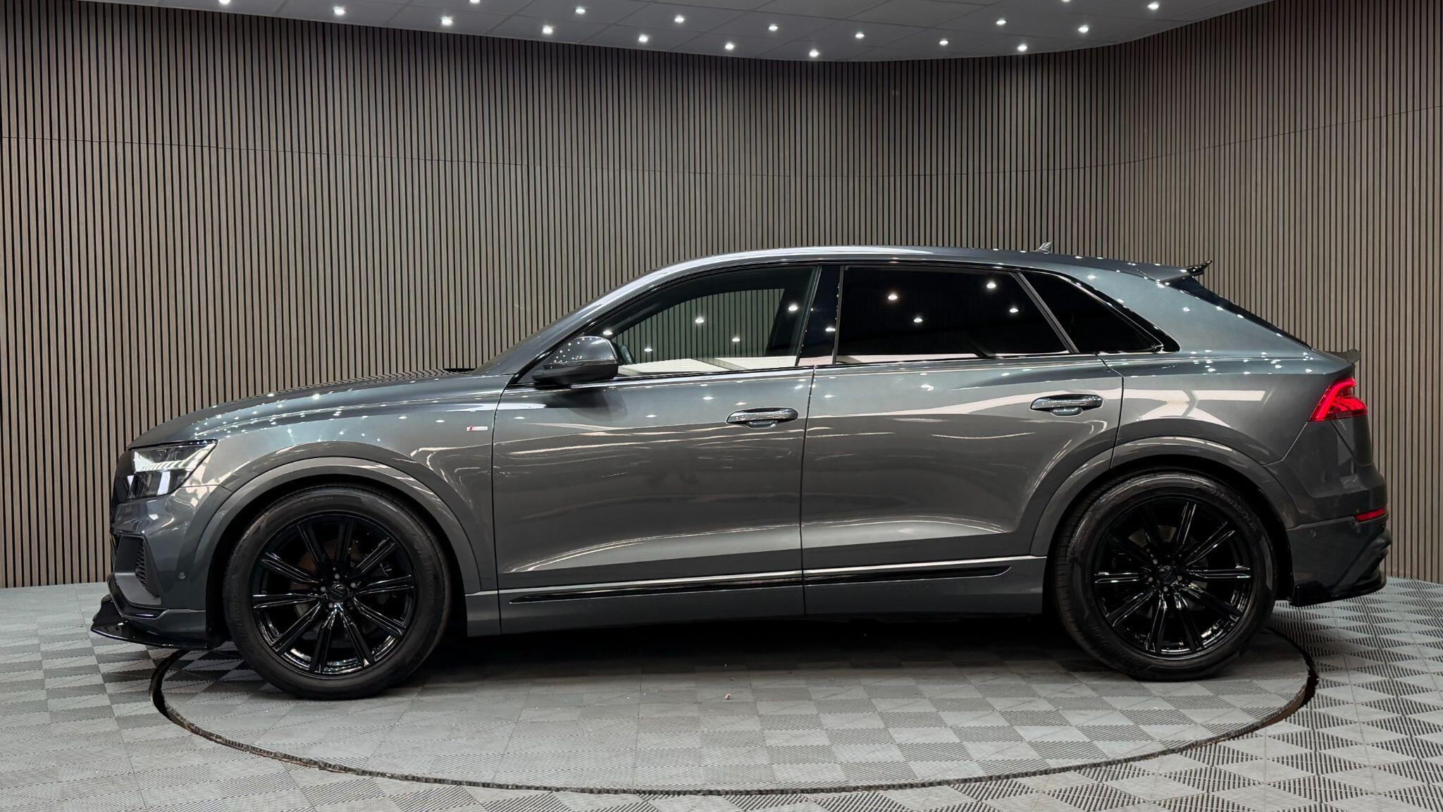 Audi Q8 view 49