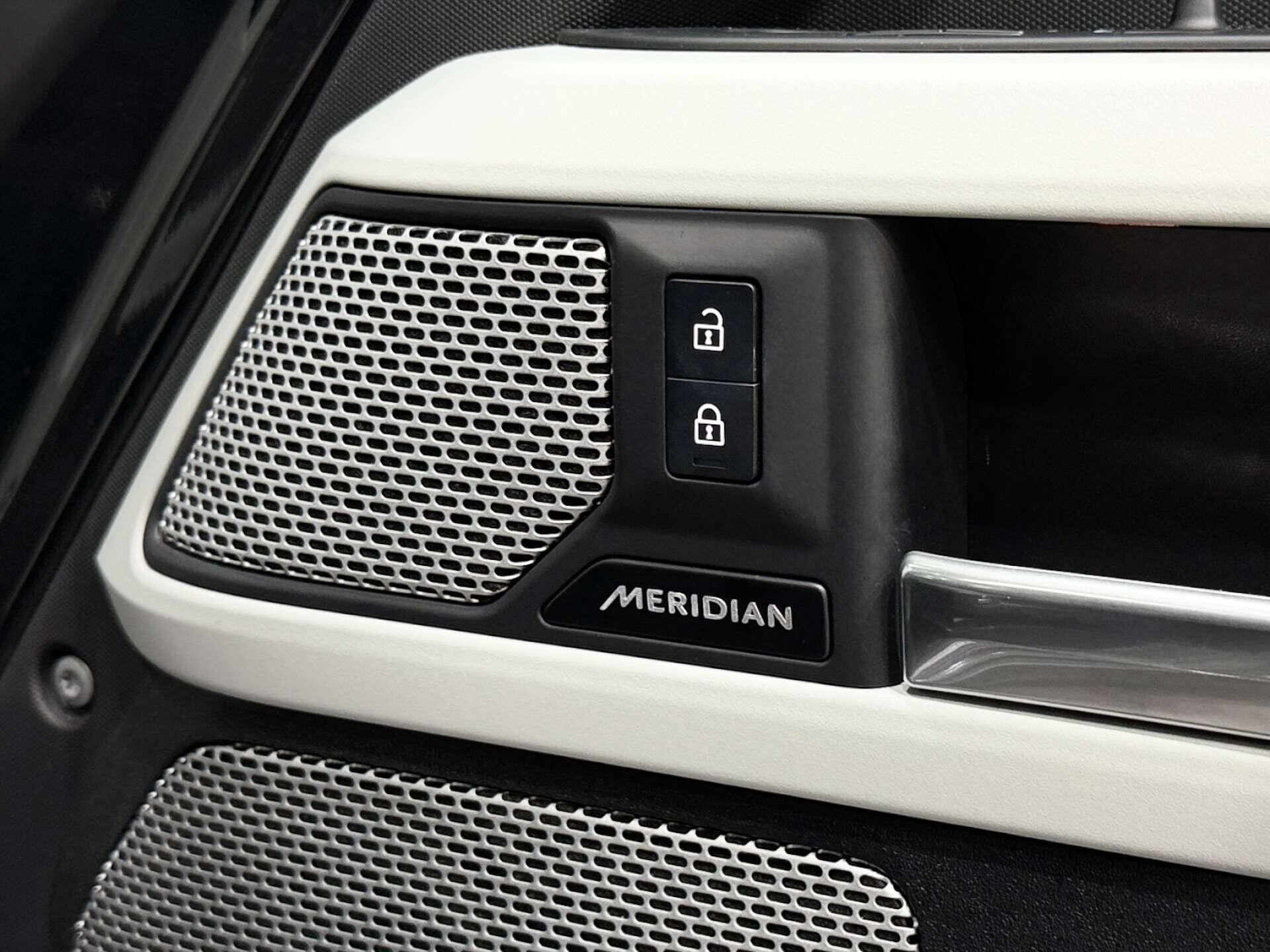 Land Rover Defender view 34