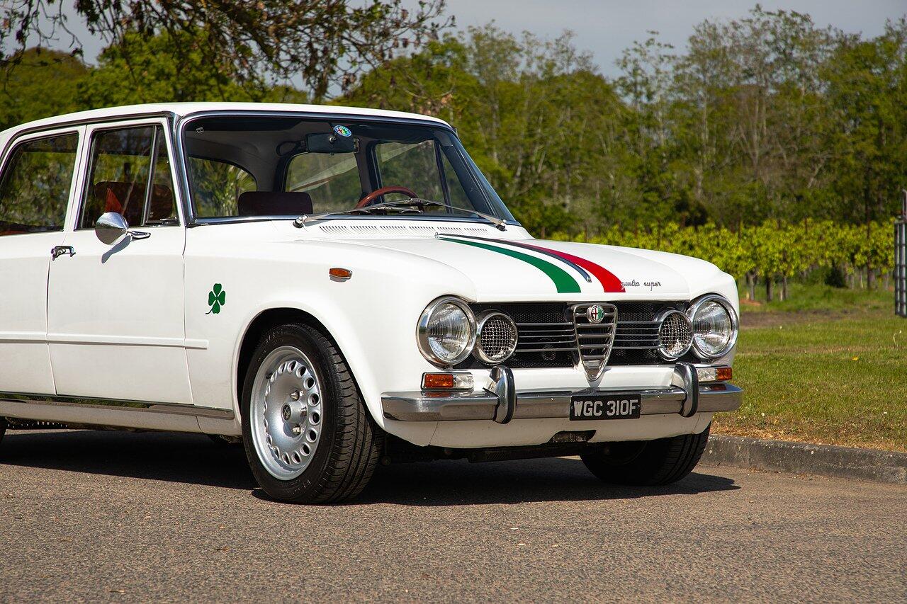 Alfa Romeo Giulia view 71