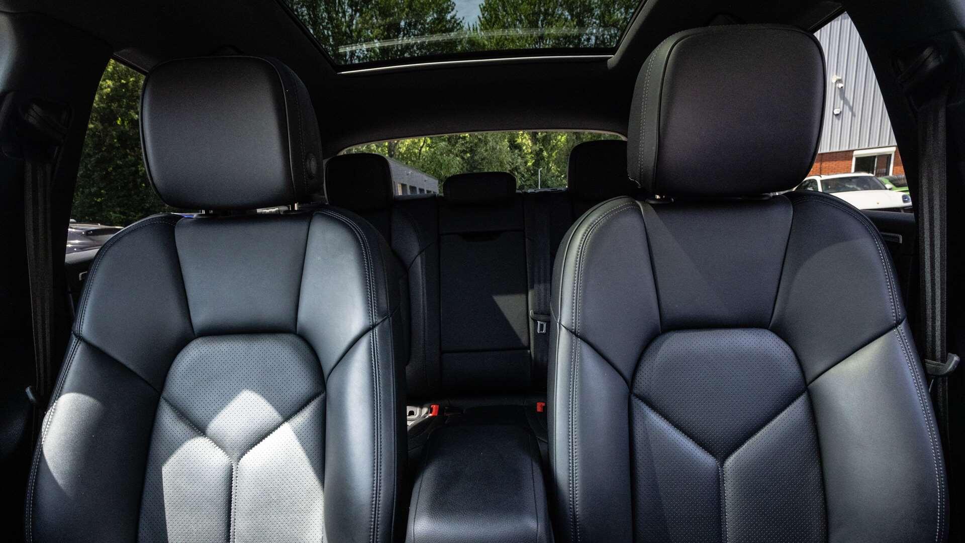 Porsche Macan view 15