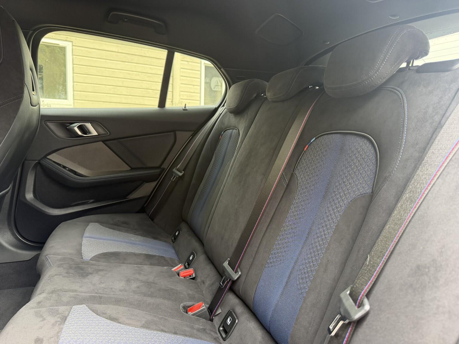 BMW 1 Series view 19