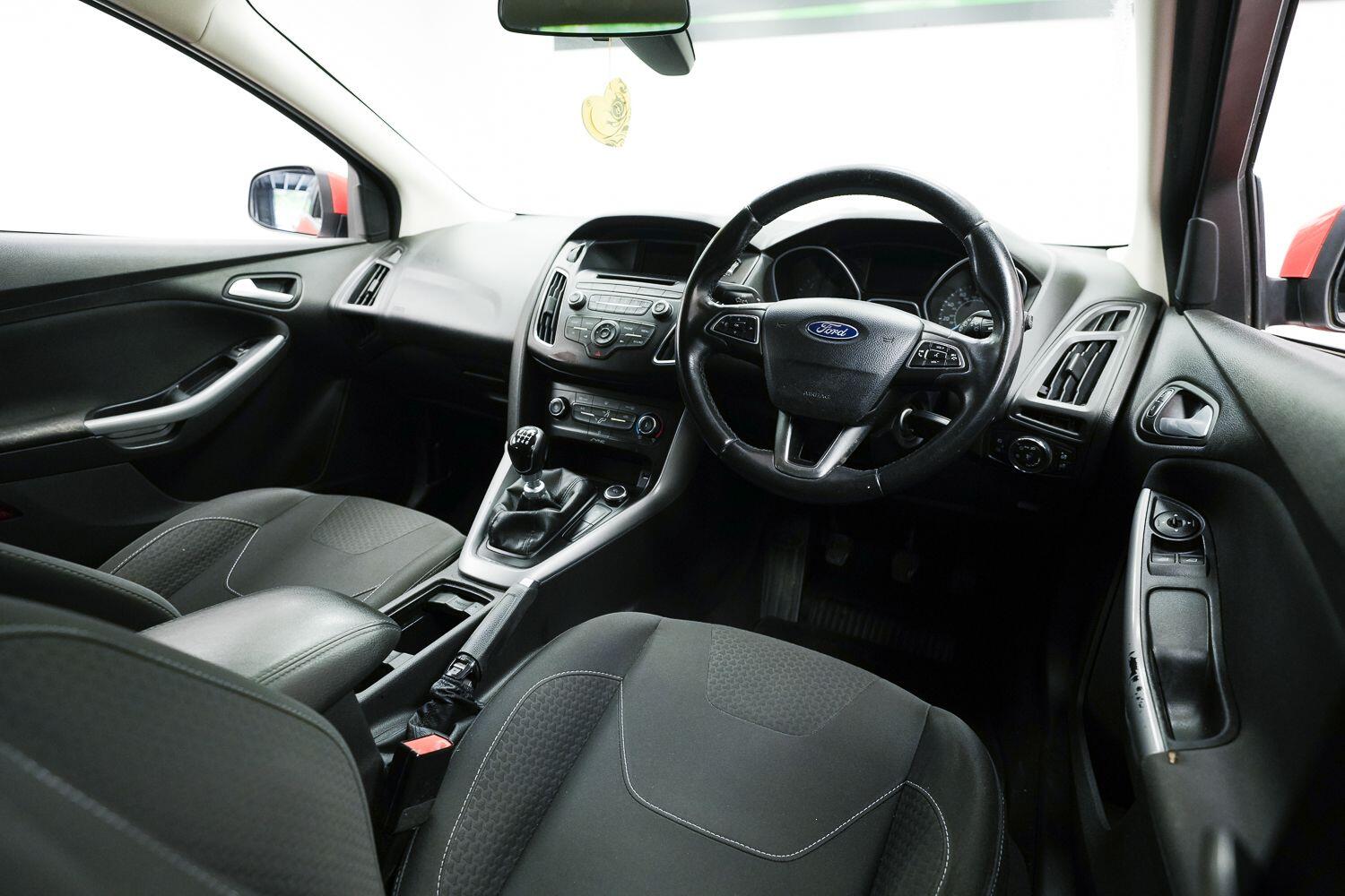 Ford Focus view 10