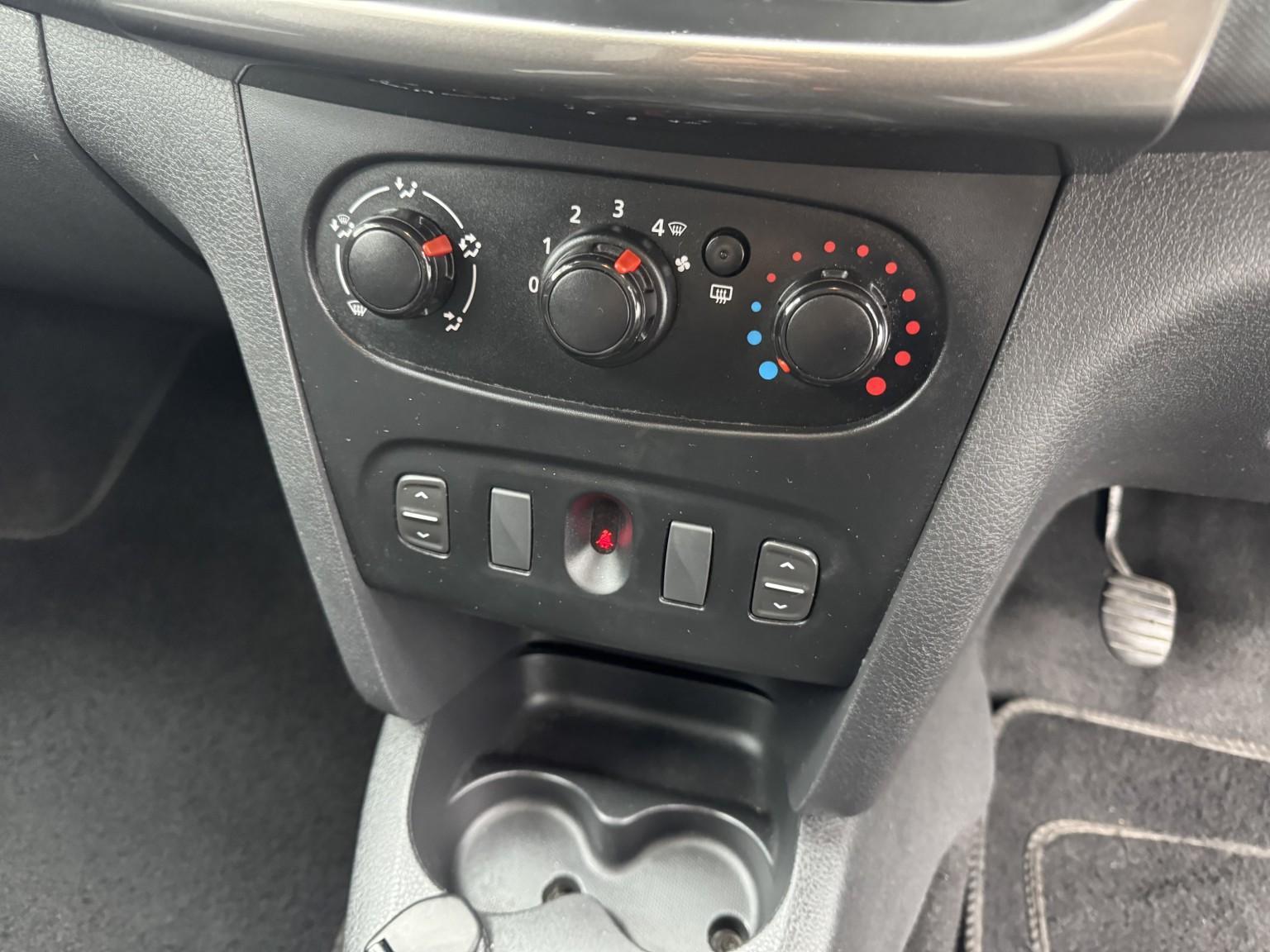 Dacia Sandero view 28