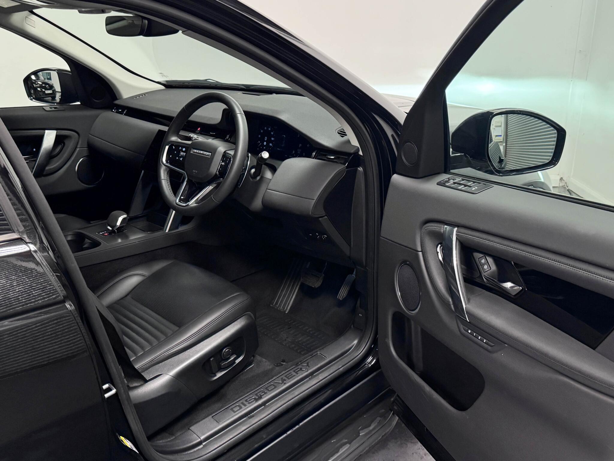 Land Rover Discovery Sport view 36