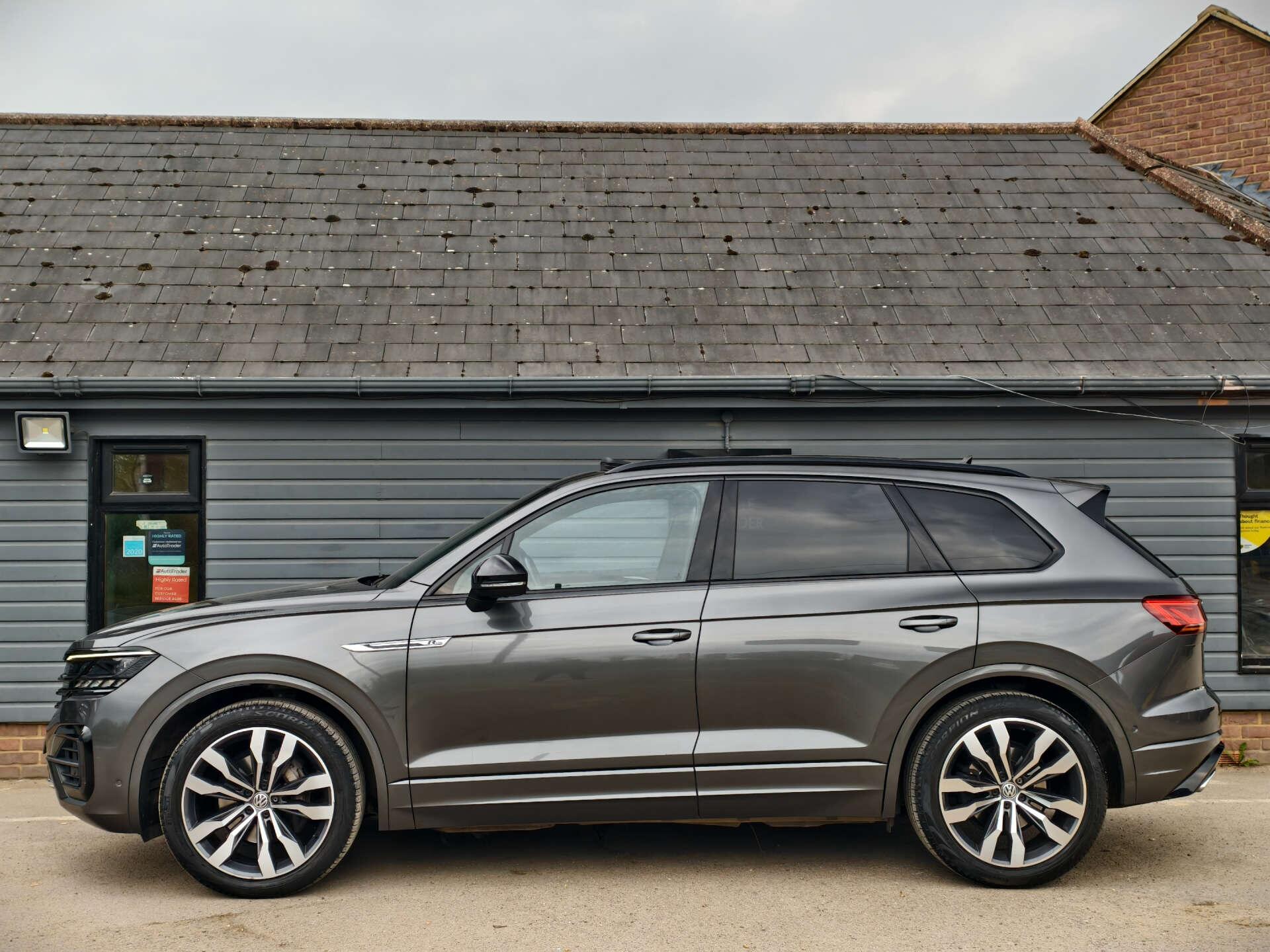 Volkswagen Touareg view 16