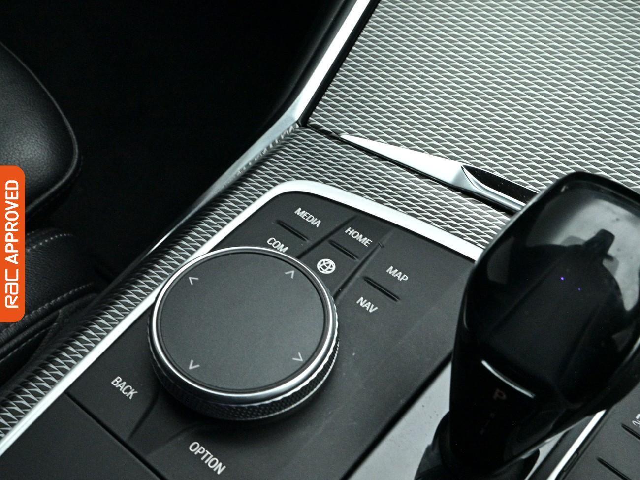 BMW 3 Series view 19