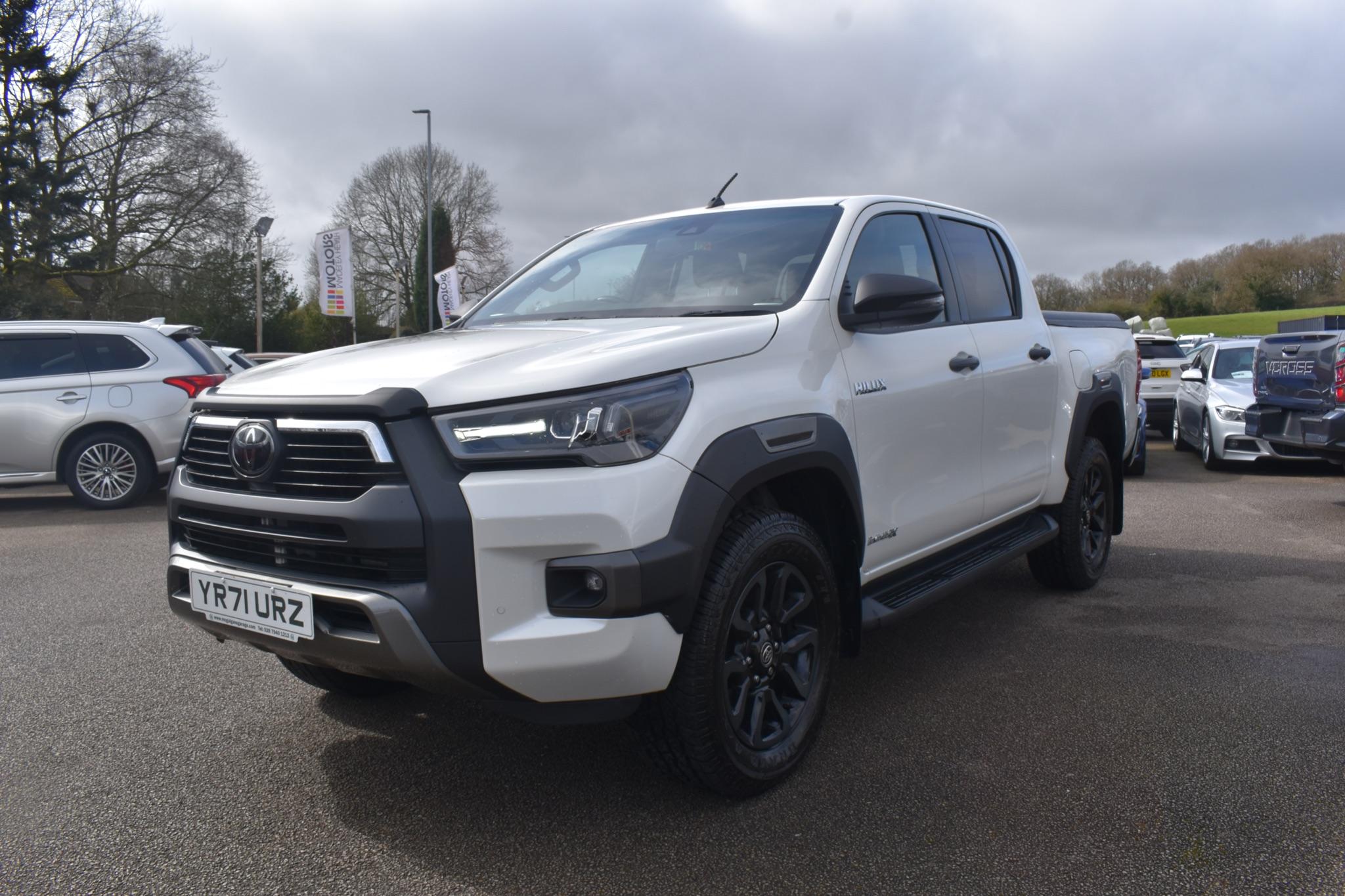 Hilux - 2.8 D-4D Invincible X 4WD Euro 6 (s/s) 4dr - Image 12