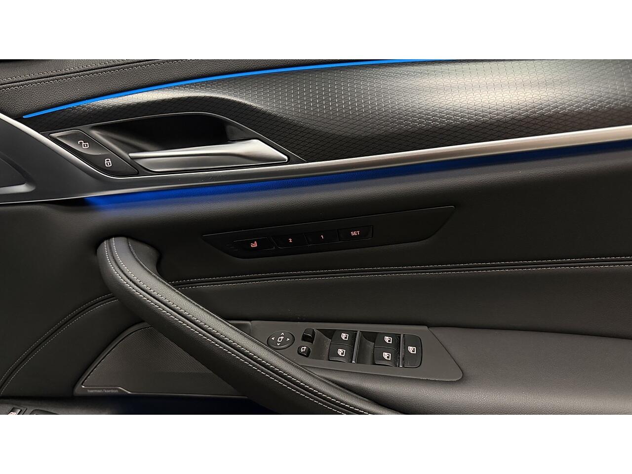 BMW 5 Series view 18