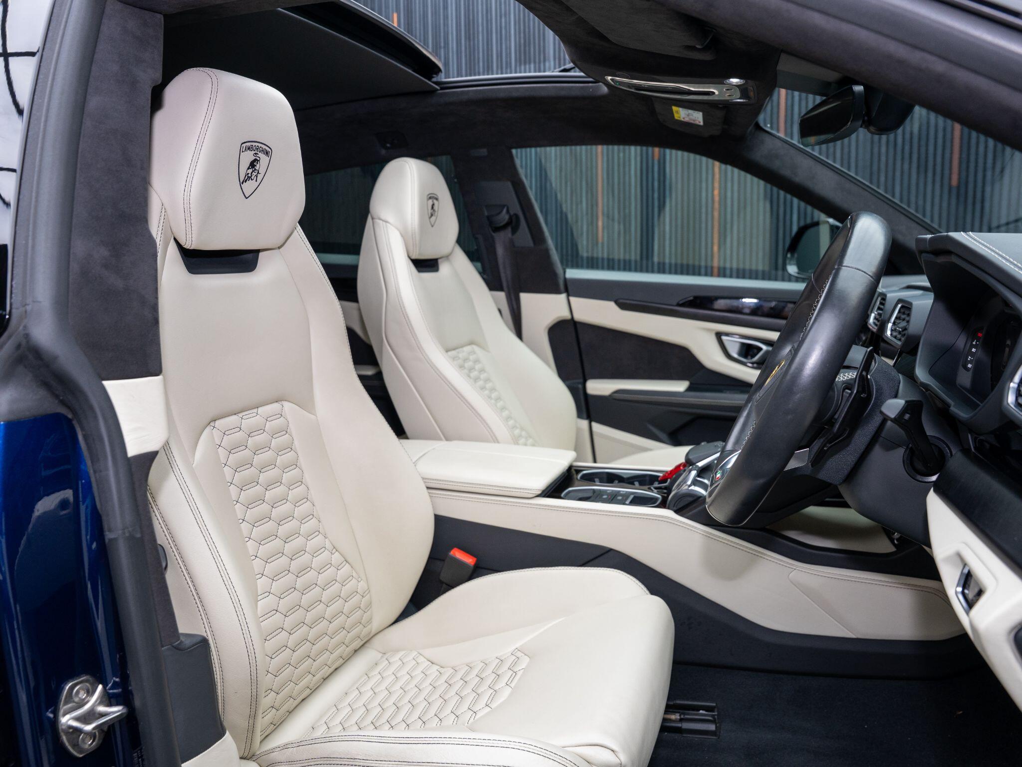 Lamborghini Urus view 12