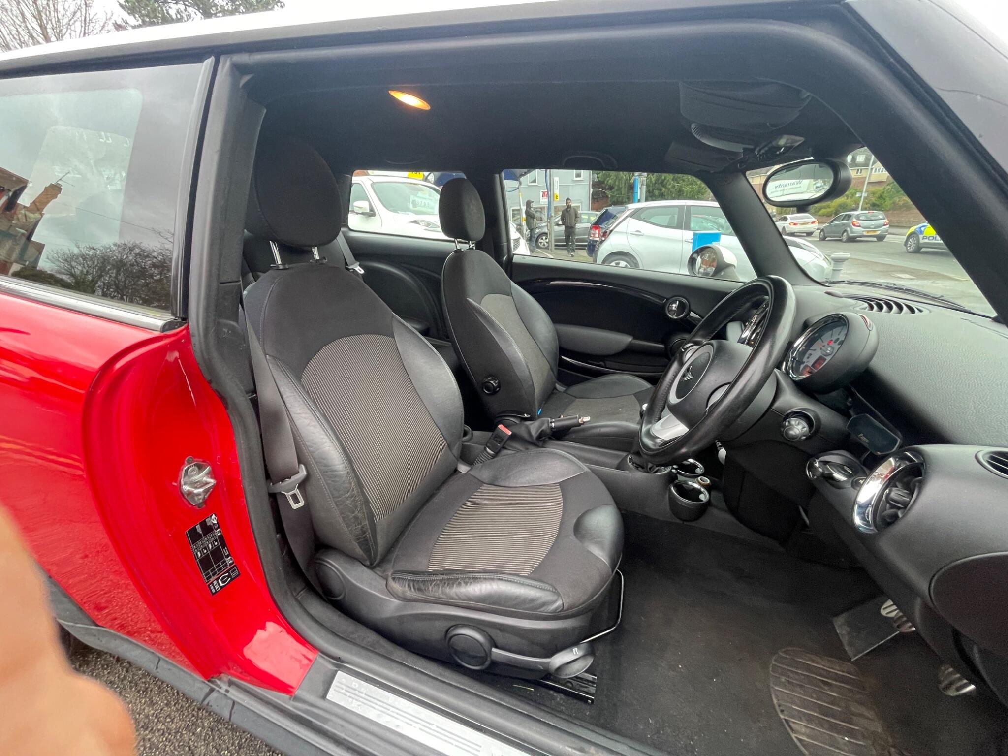 2007 MINI Hatch image 20