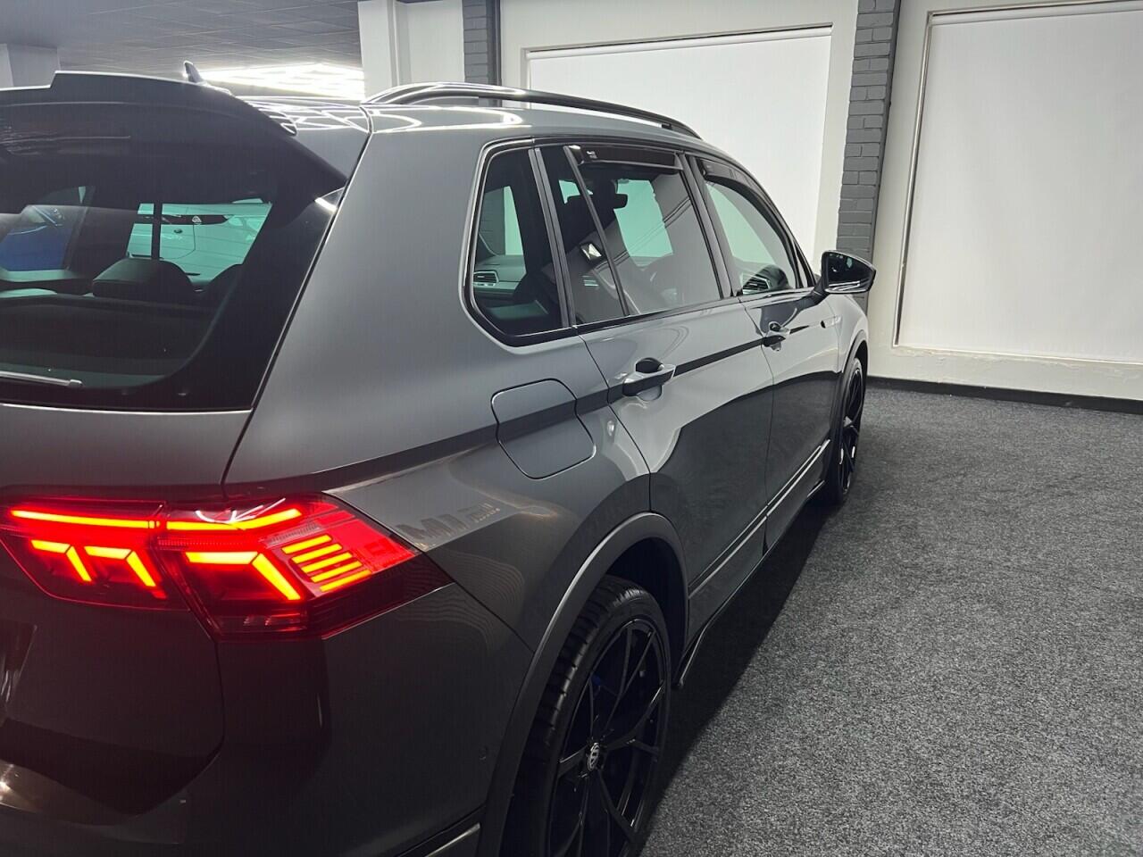 Volkswagen Tiguan view 14