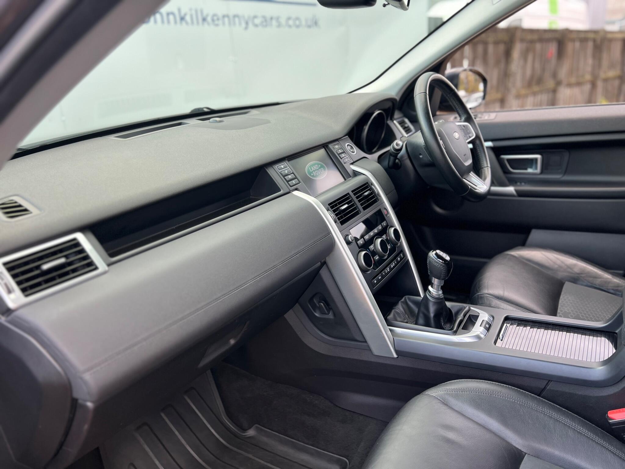 Land Rover Discovery Sport view 21