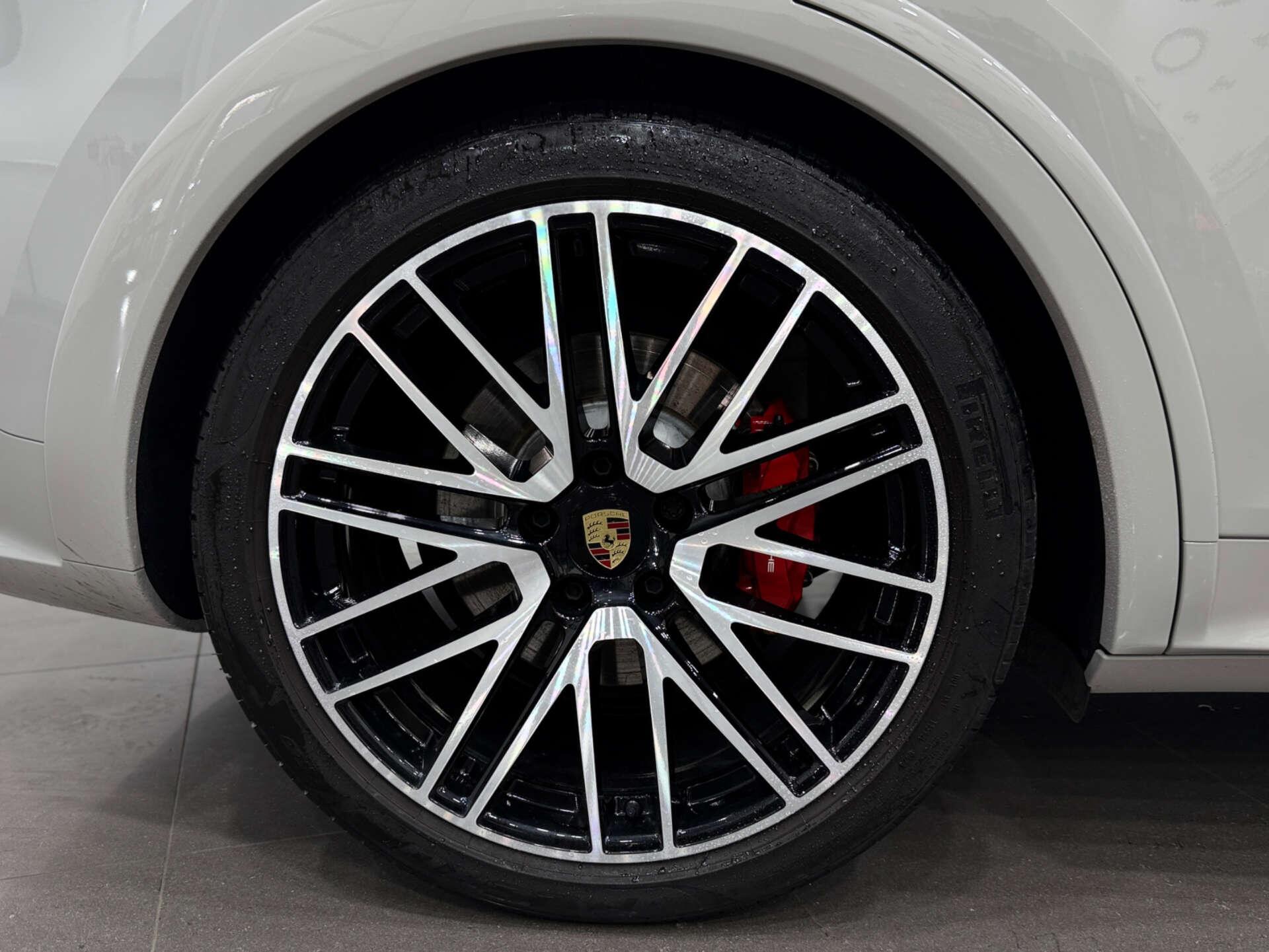 Porsche Cayenne view 10