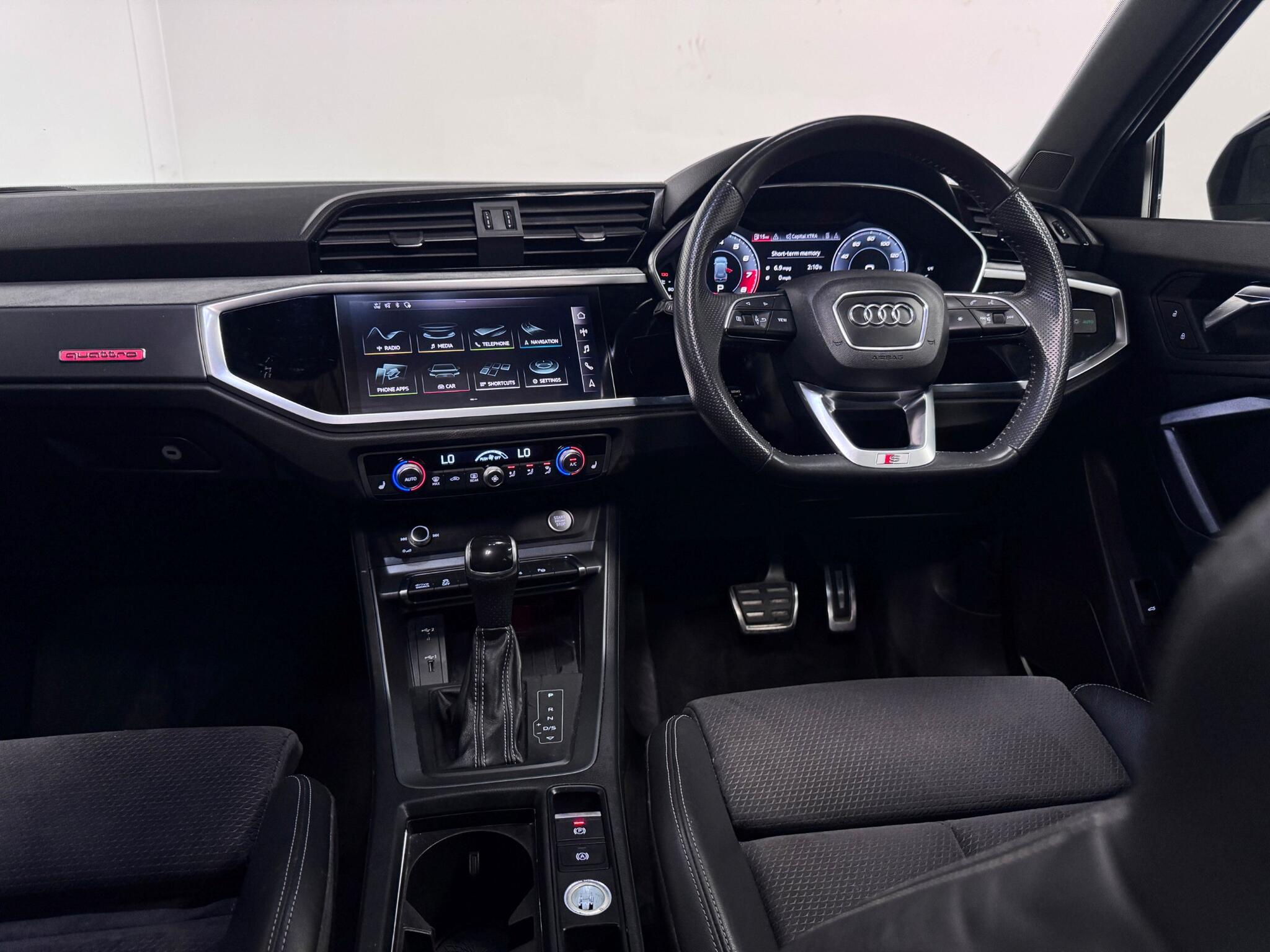 Audi Q3 view 33