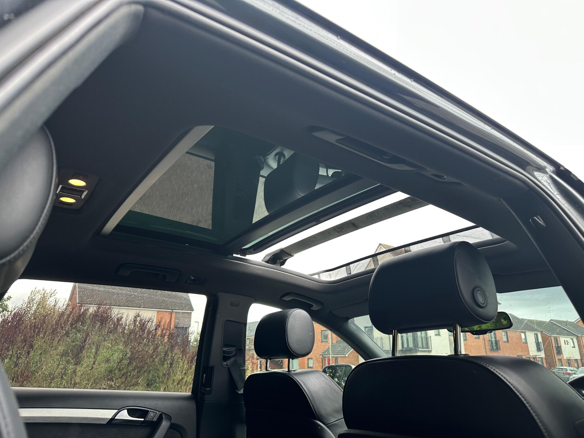 Audi Q7 view 13