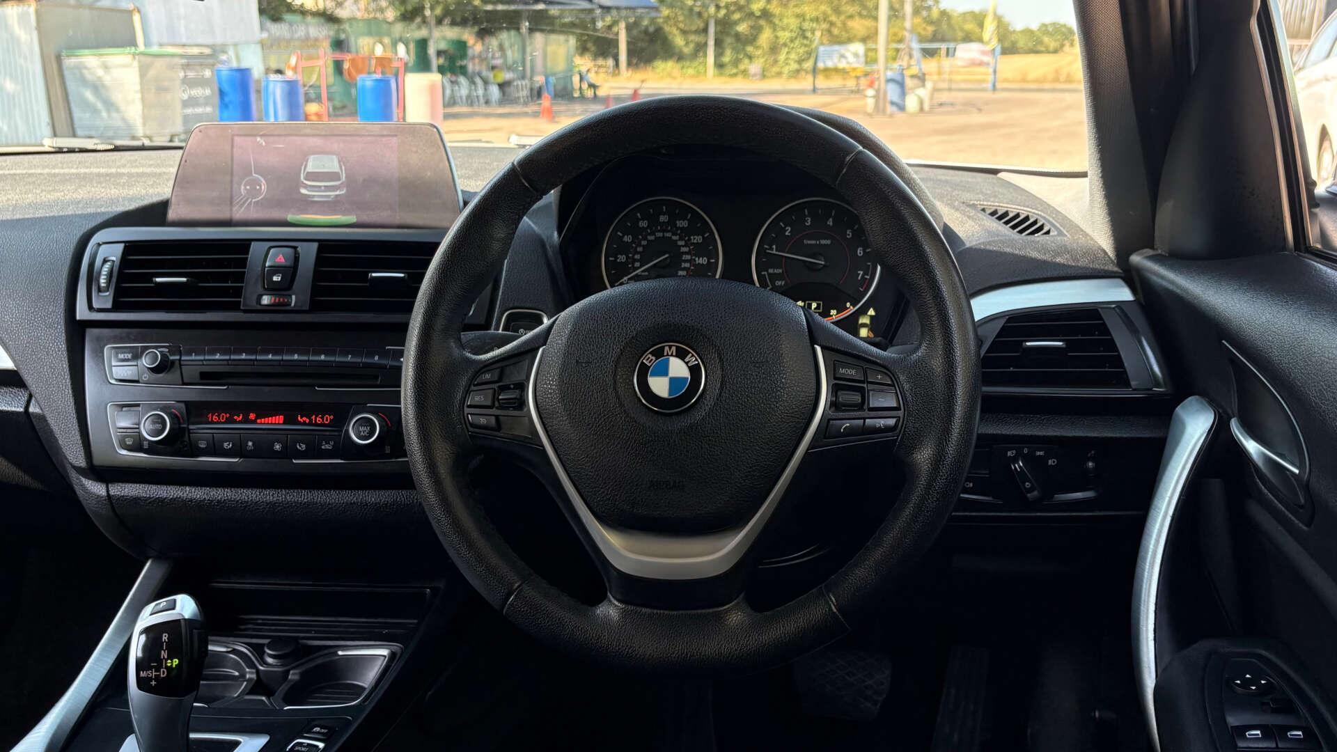 BMW 1 Series view 16