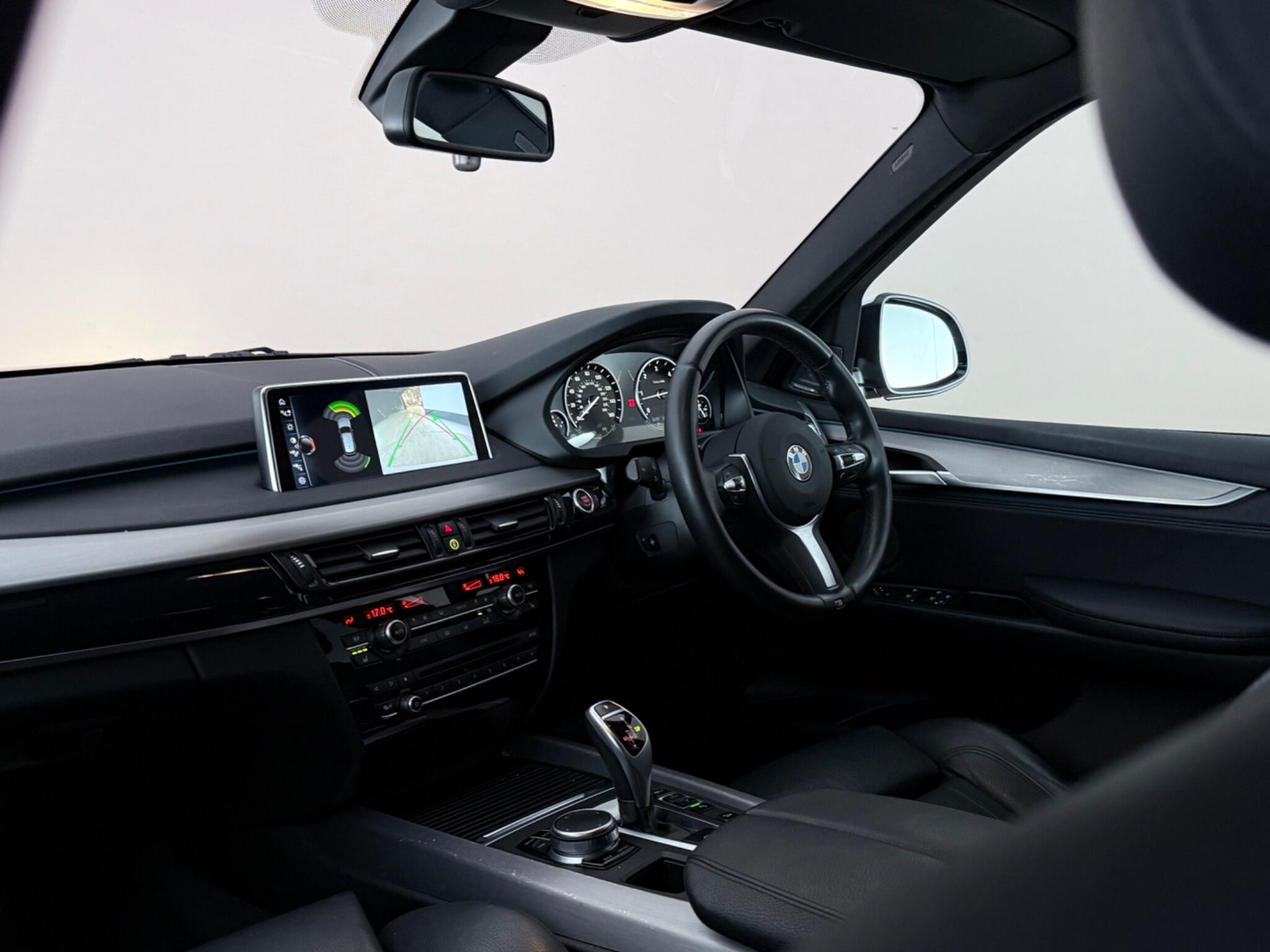 BMW X5 view 4