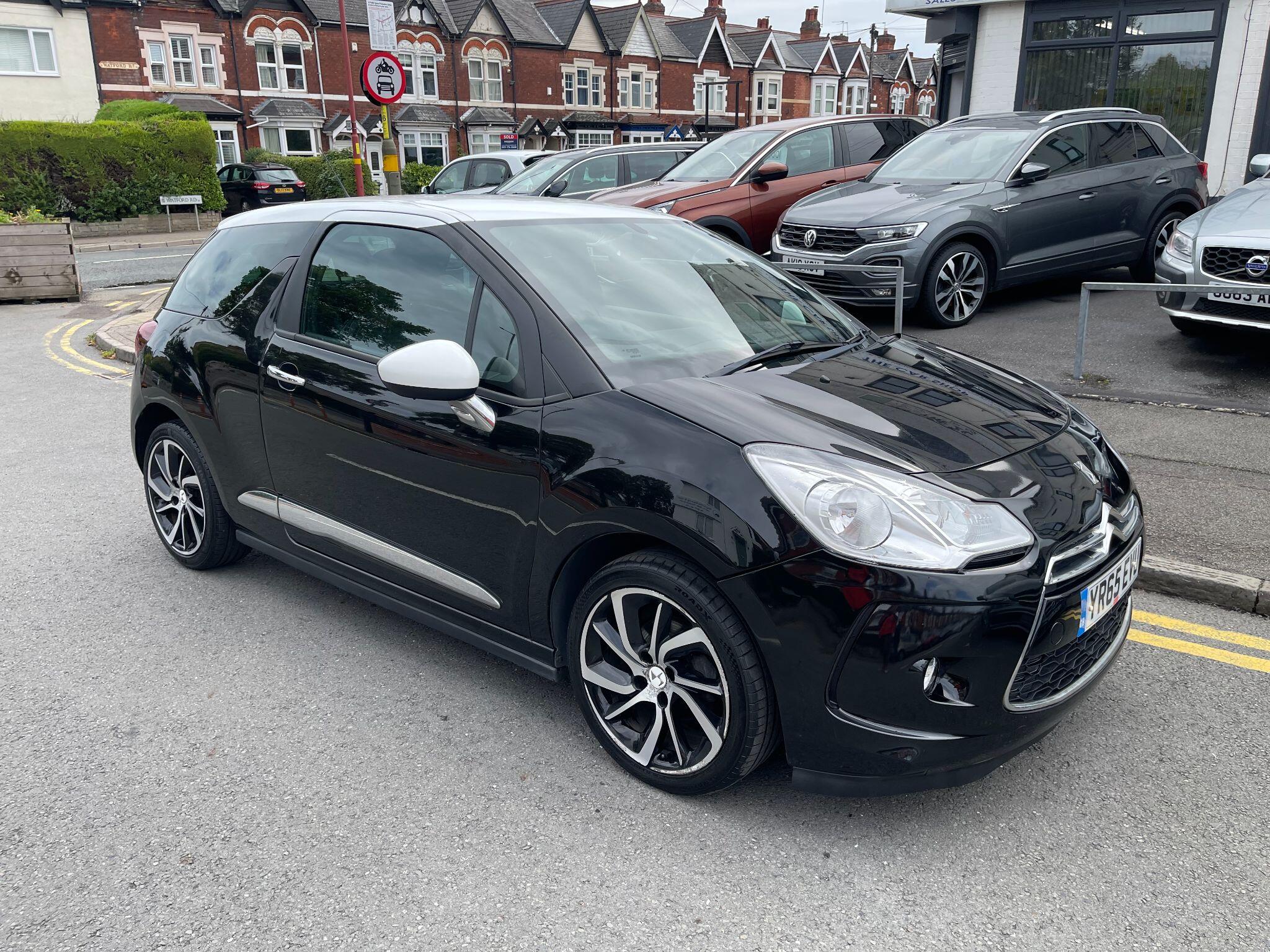 DS Automobiles DS 3 view 5