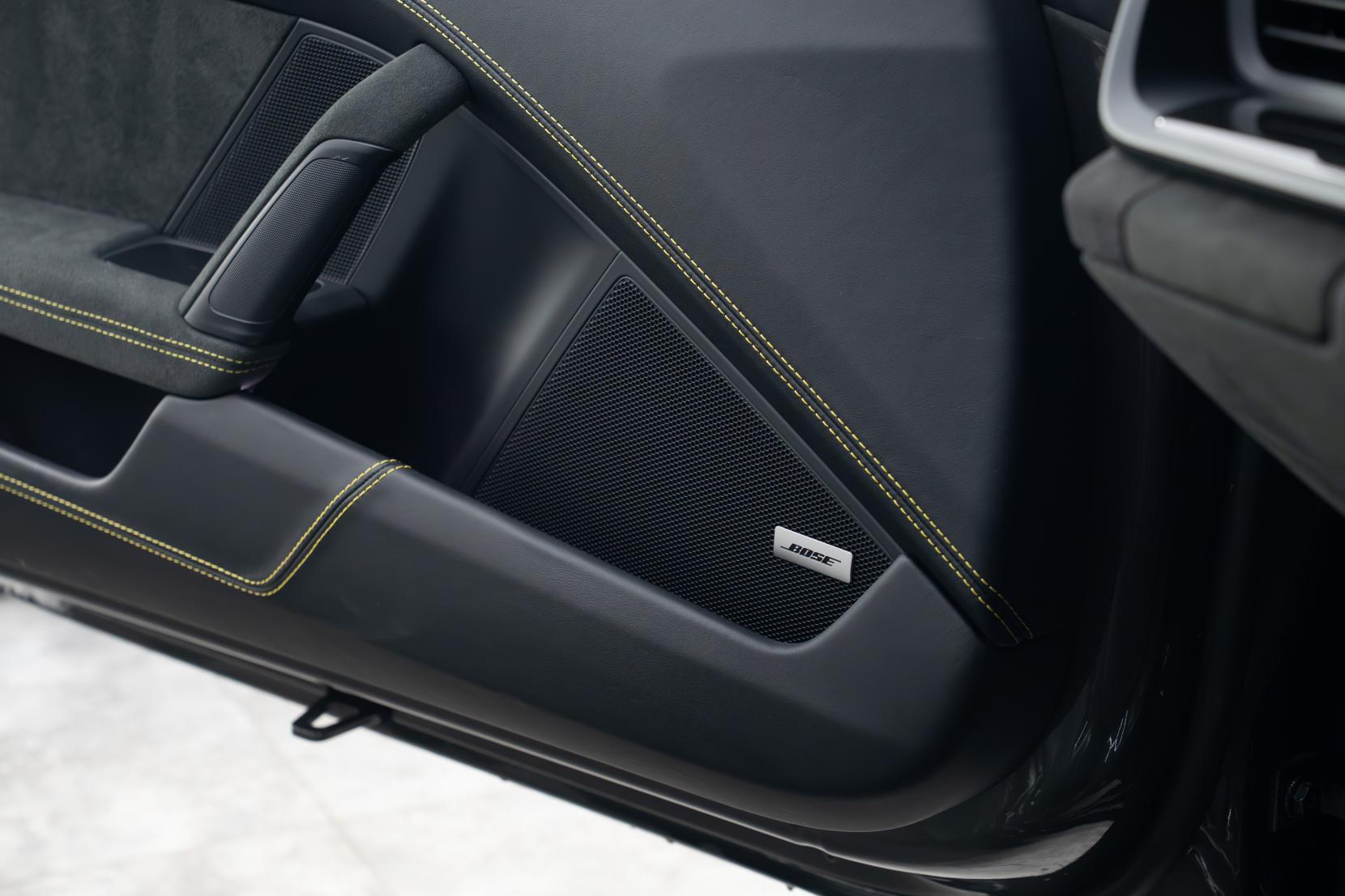 Porsche 911 view 11