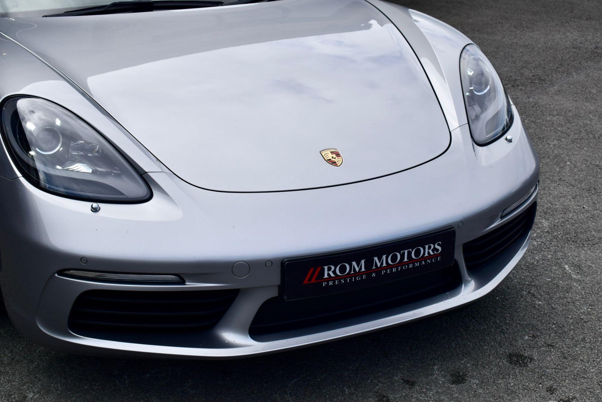 Porsche Cayman view 41
