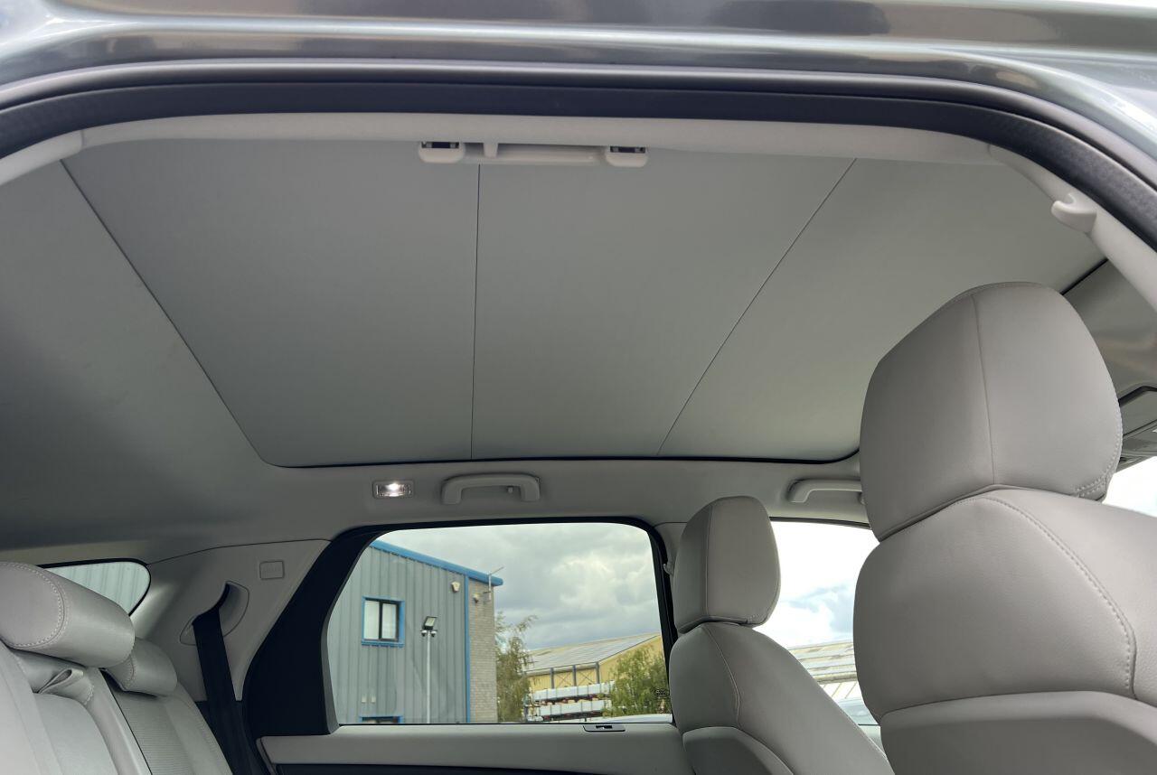 Land Rover Discovery Sport view 17