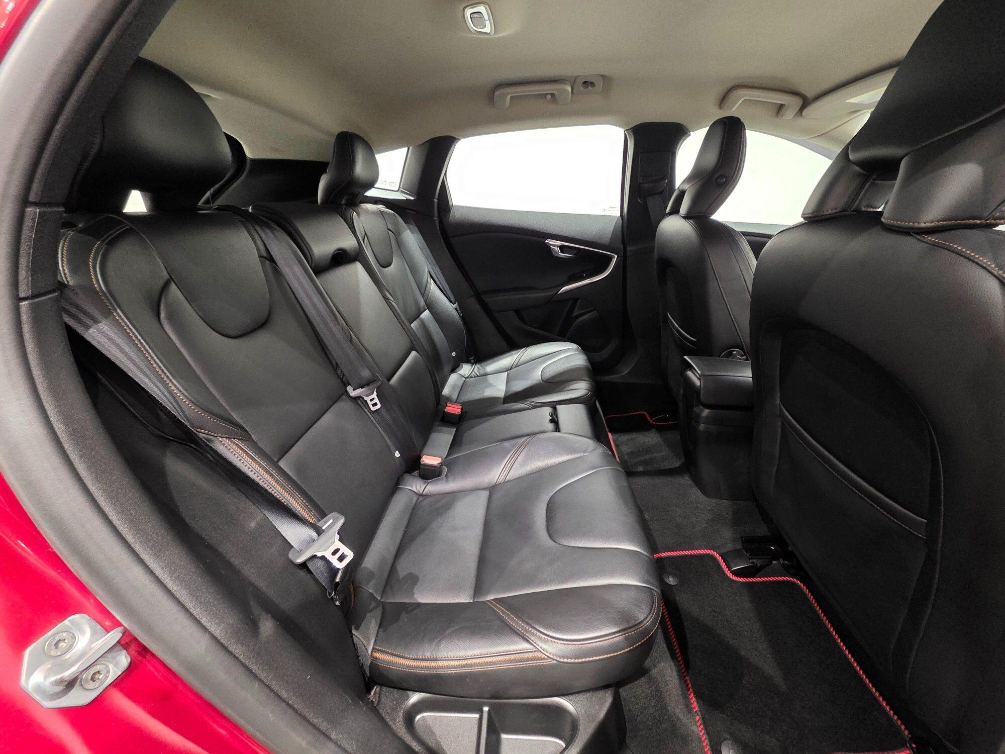 Volvo V40 Cross Country view 6