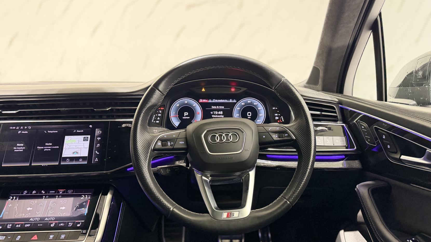 Audi Q7 view 20