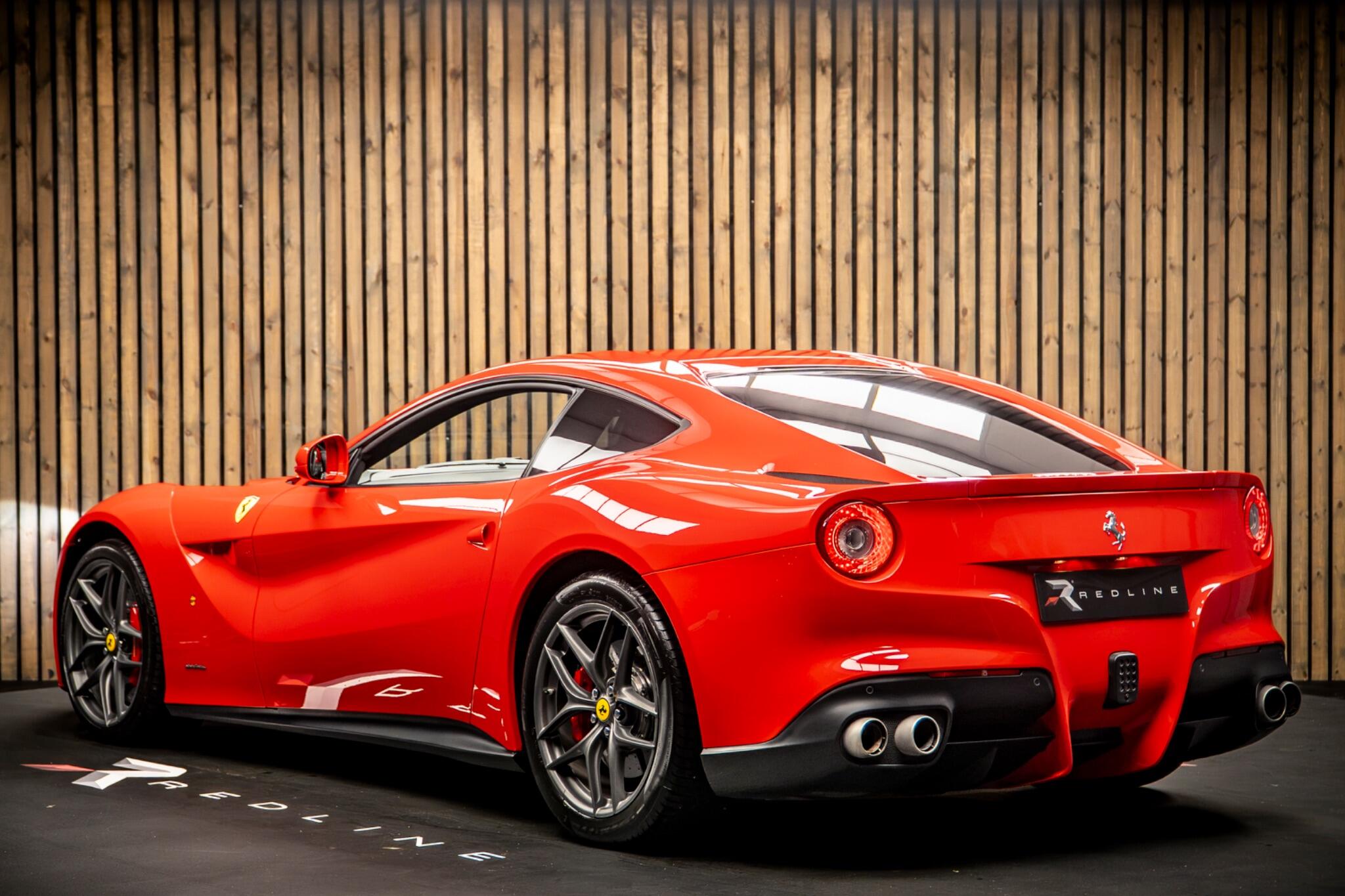 Ferrari F12 view 3