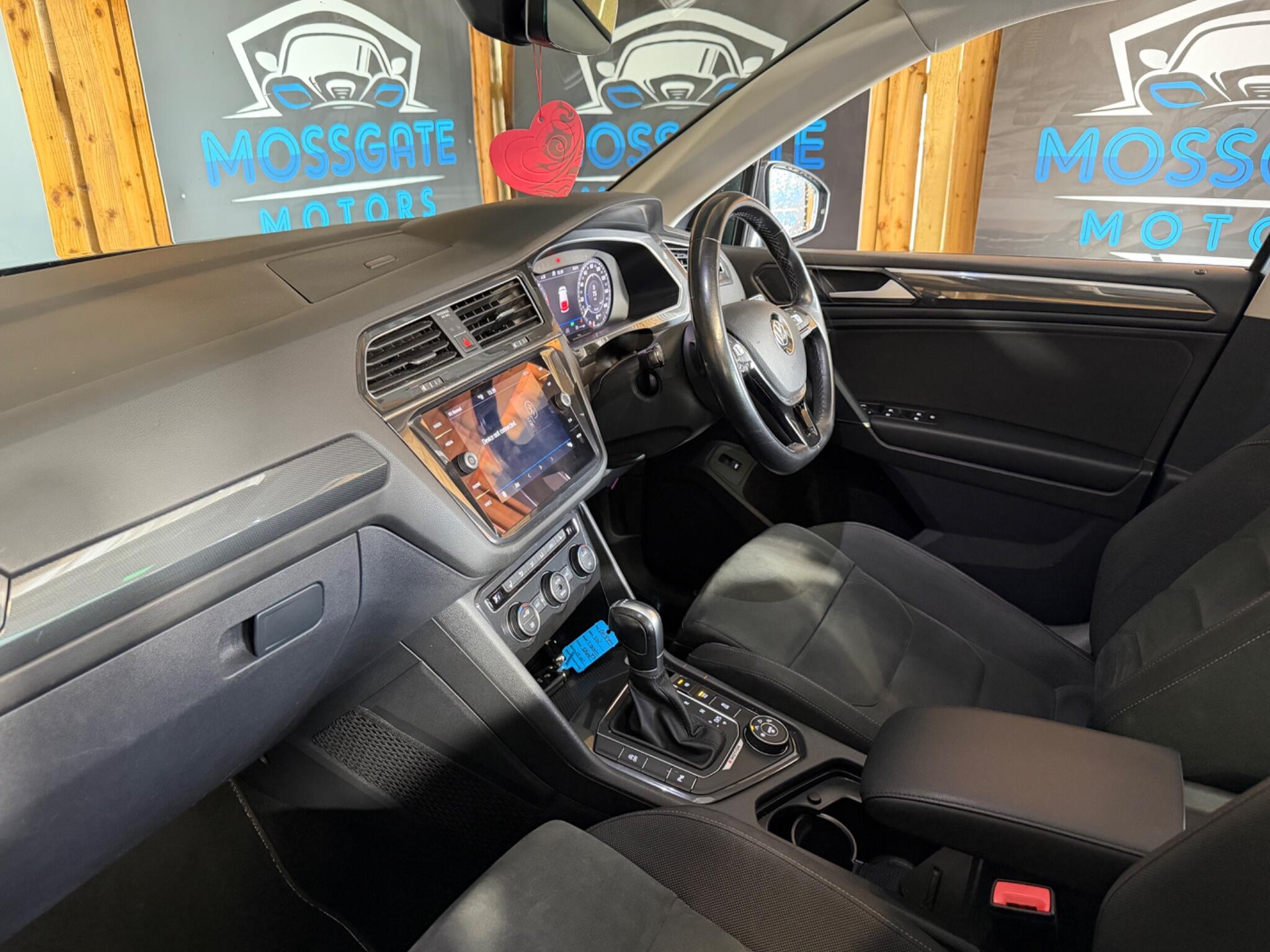 Volkswagen Tiguan Allspace view 21