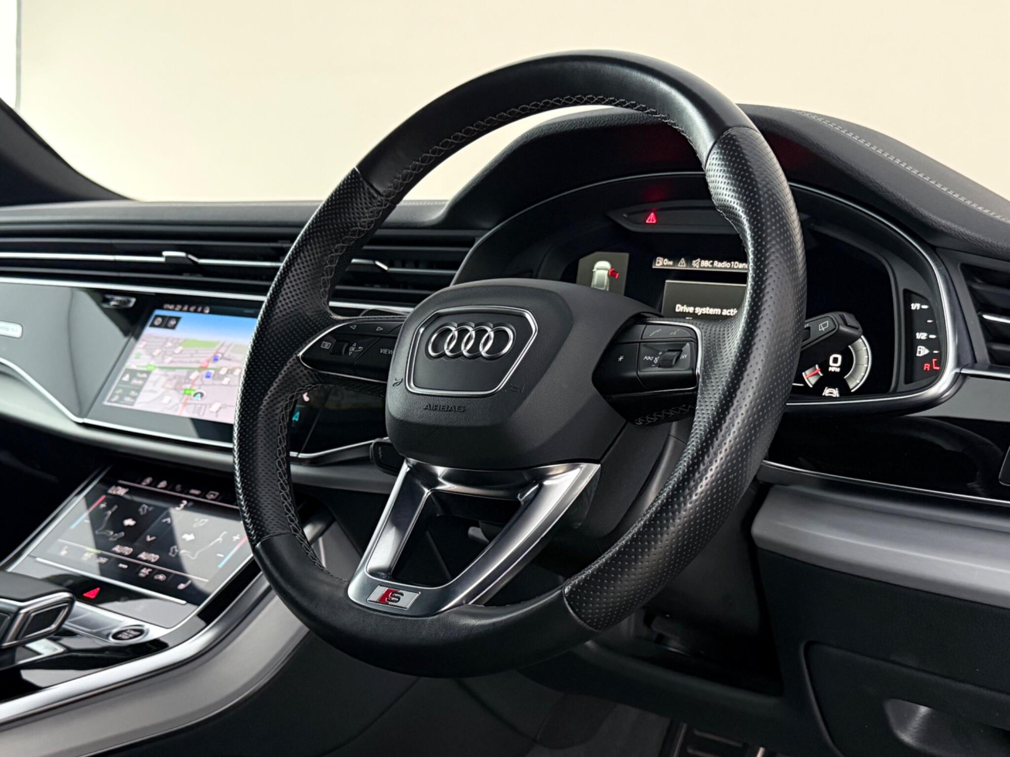 Audi Q8 view 3