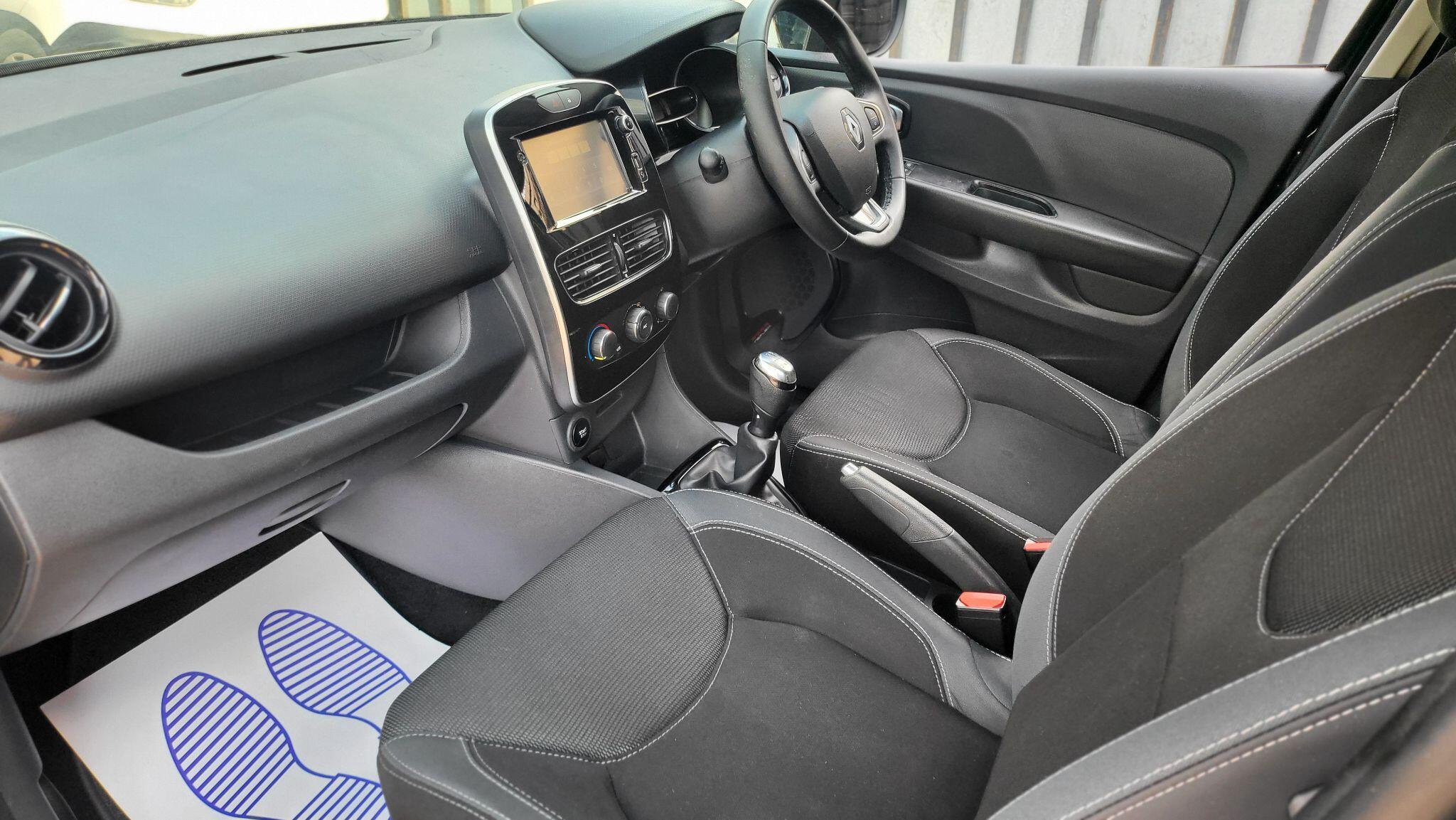 Renault Clio view 23