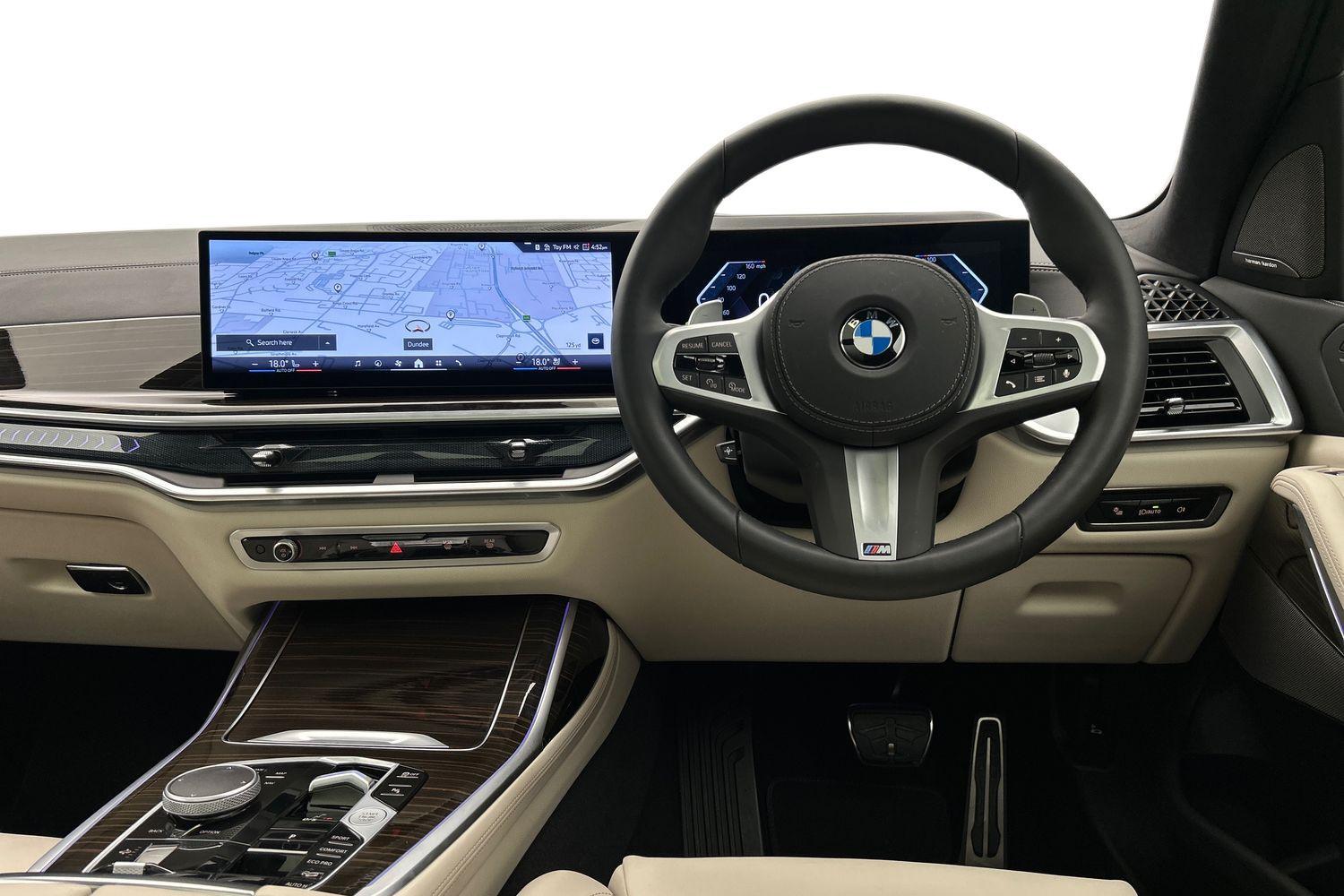 BMW X7 view 6