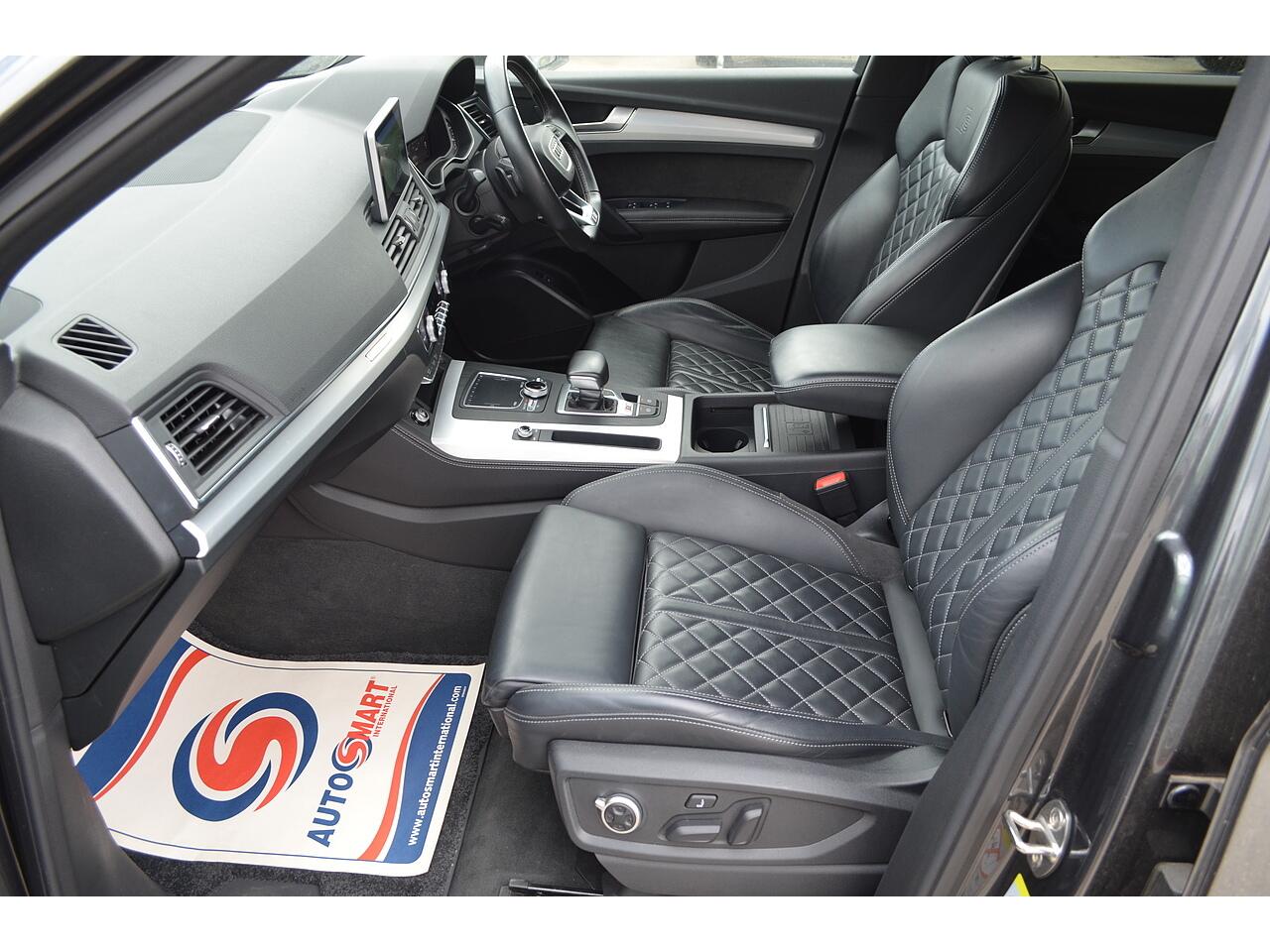Audi SQ5 view 14