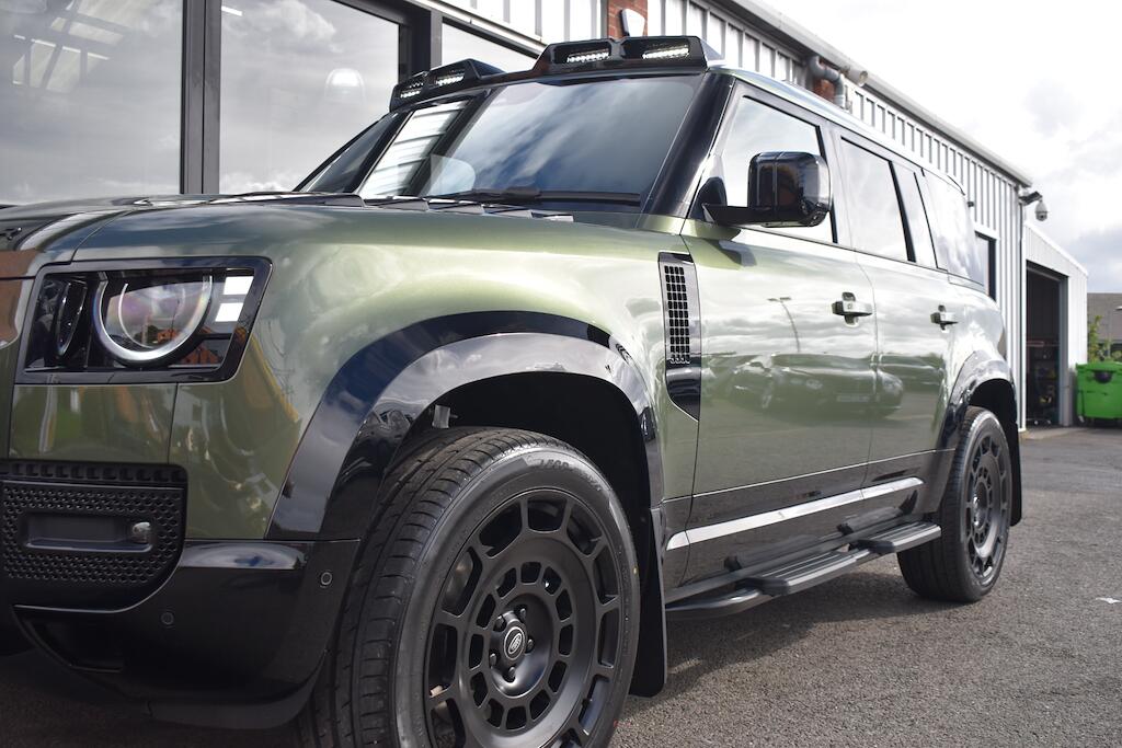 Land Rover Defender 110 view 28