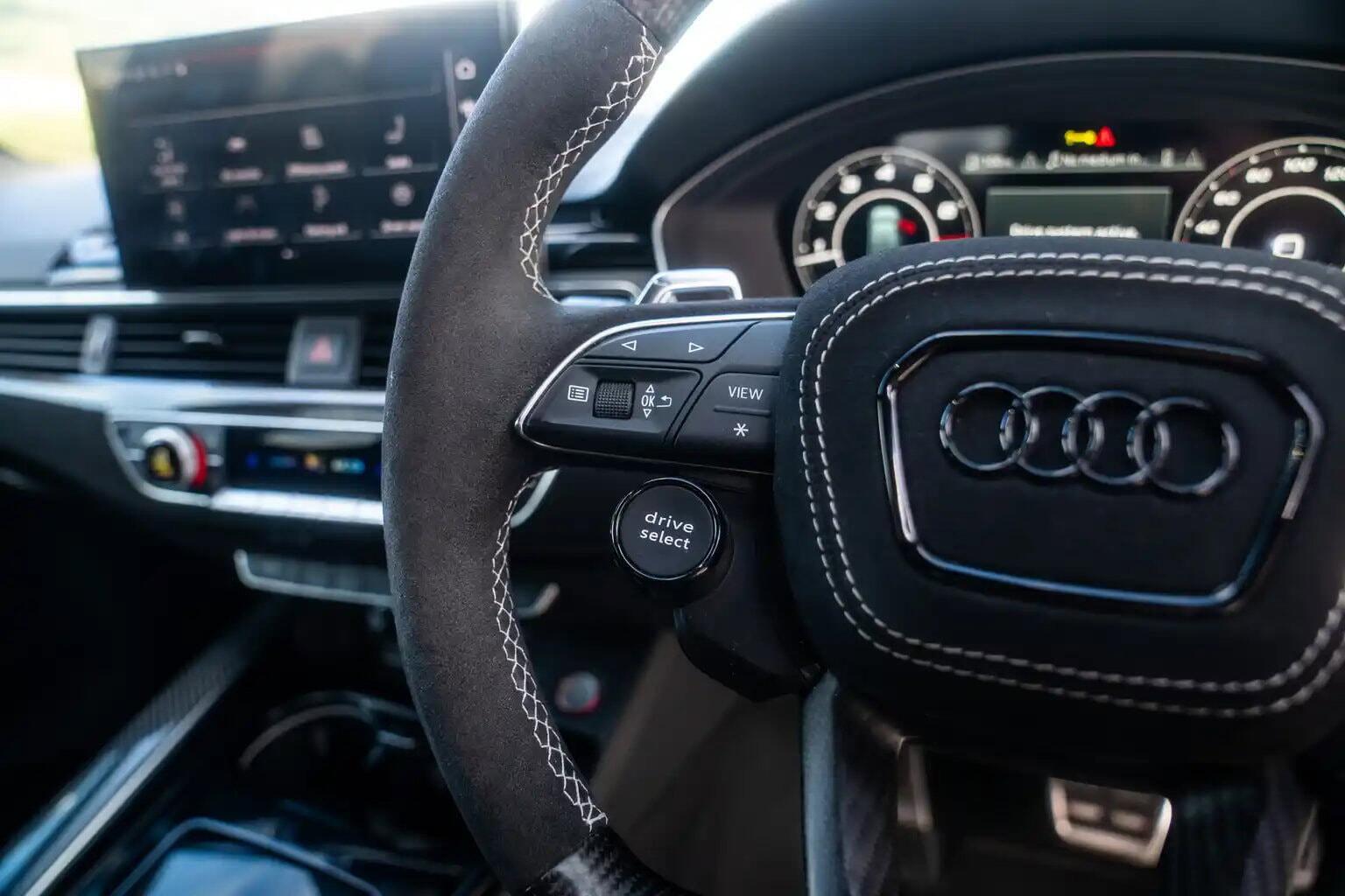 Audi RS4 Avant view 30
